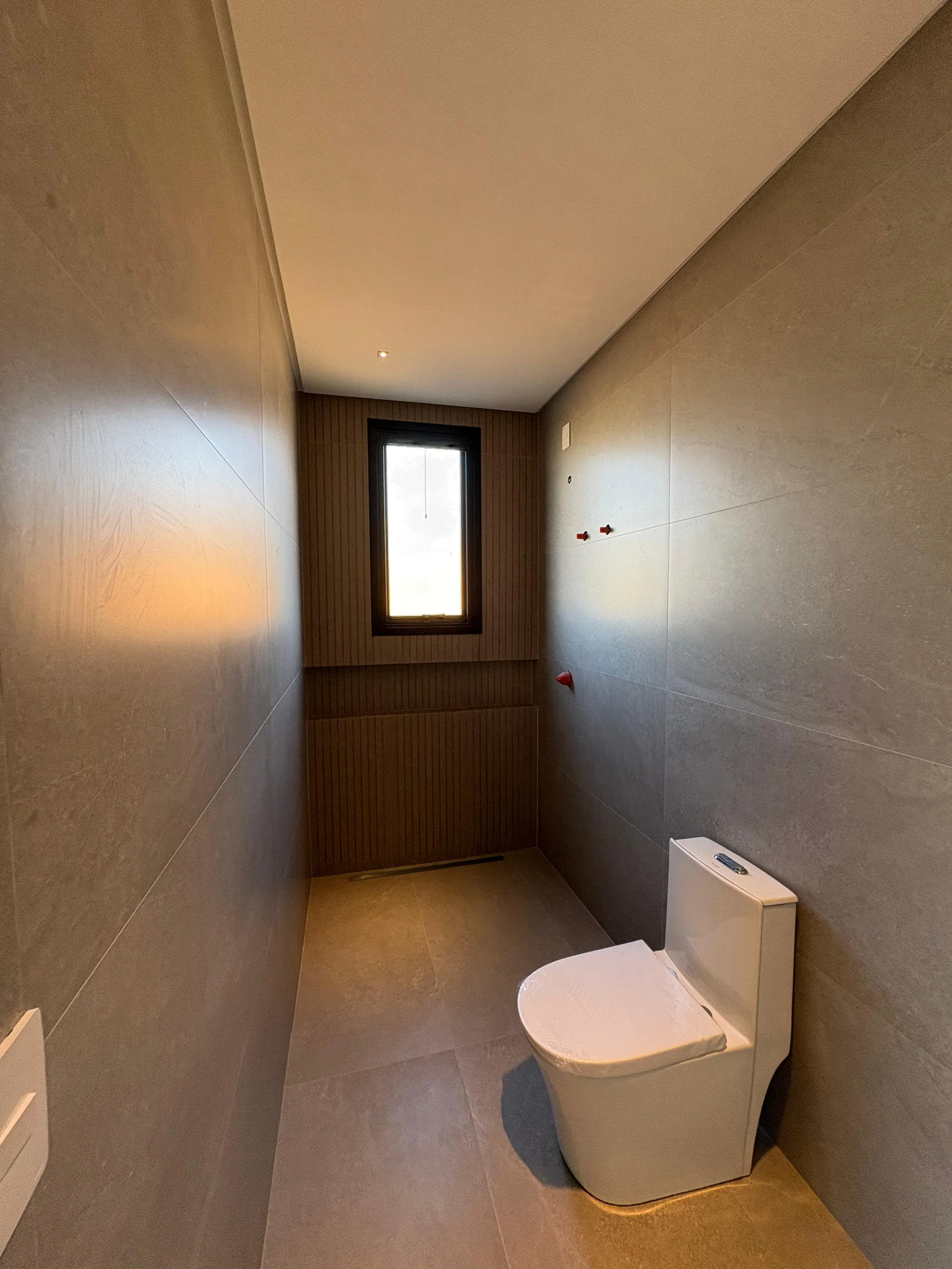 Casa com 4 dormitórios sendo 4 suítes e 4 vagas de garagem em Camboriú/SC