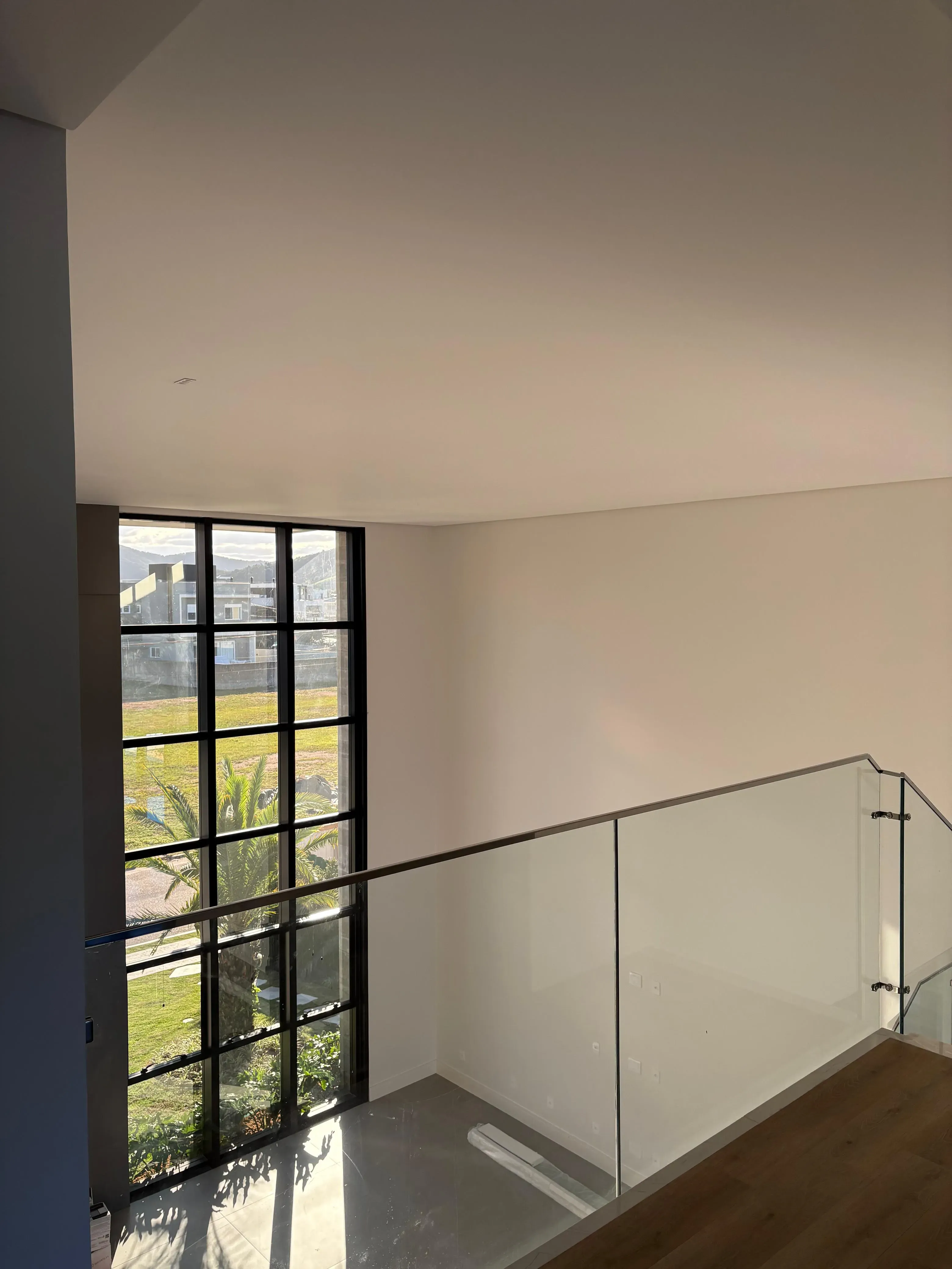 Casa com 4 dormitórios sendo 4 suítes e 4 vagas de garagem em Camboriú/SC