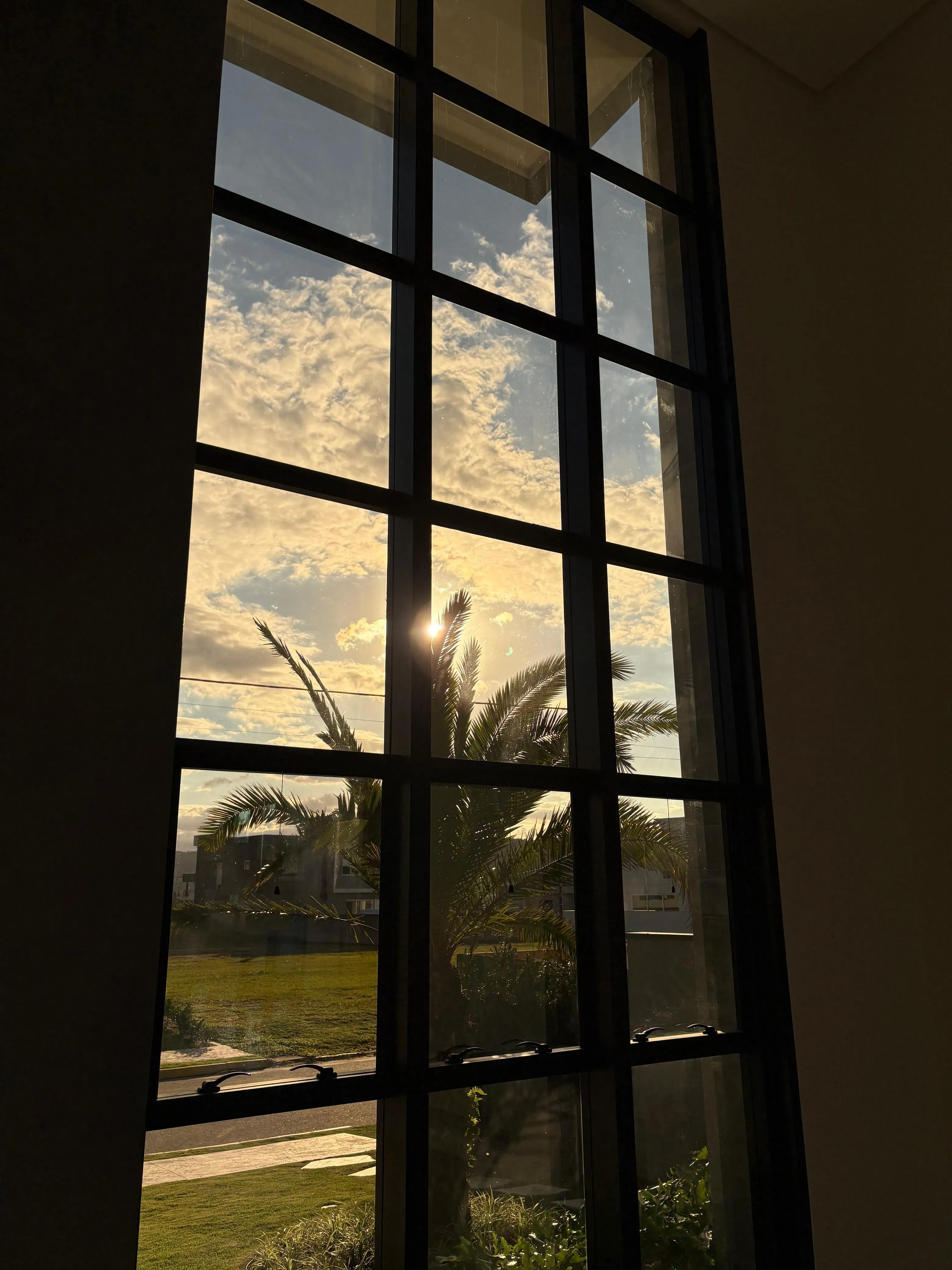 Casa com 4 dormitórios sendo 4 suítes e 4 vagas de garagem em Camboriú/SC