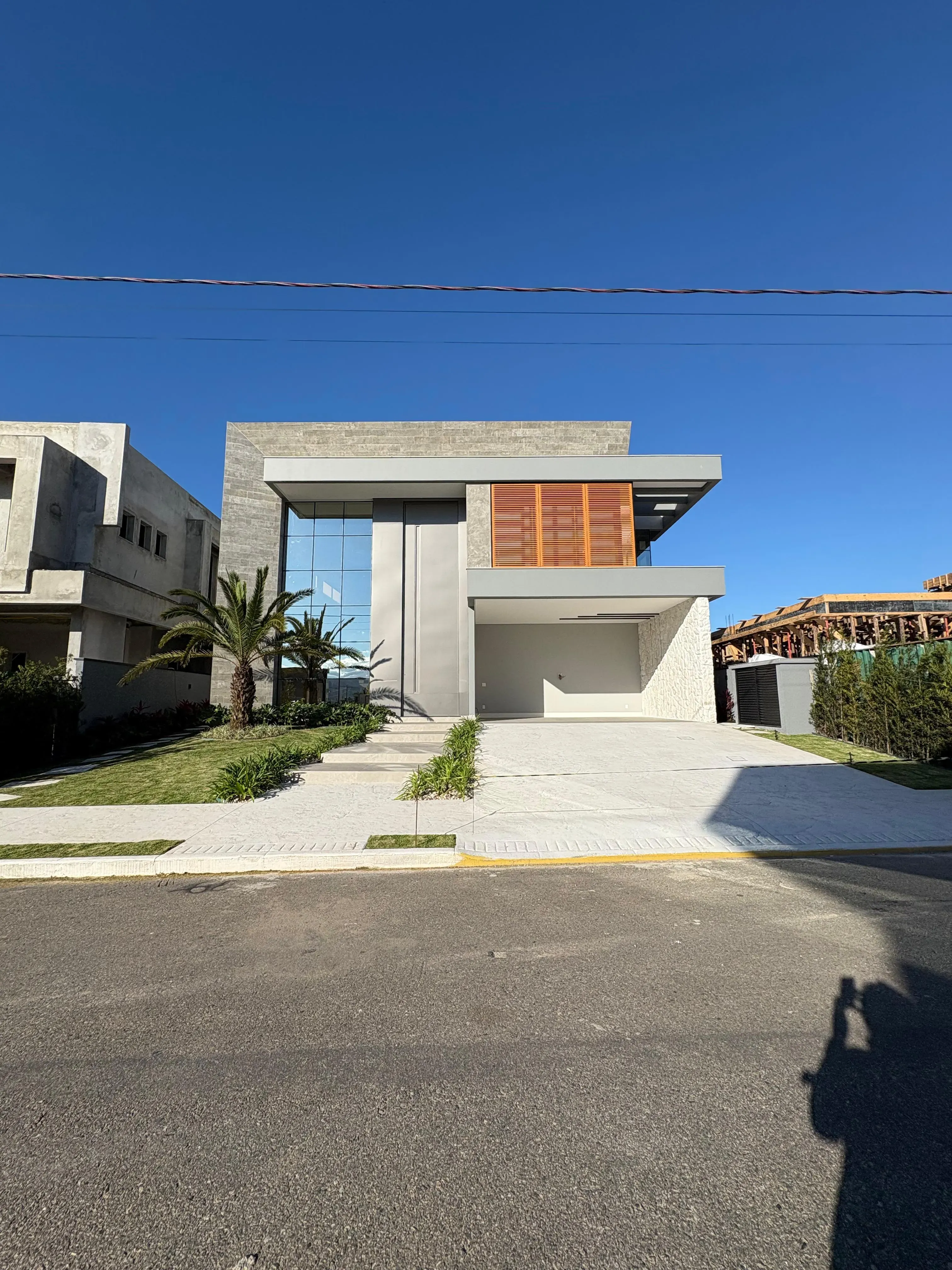 Casa com 4 dormitórios sendo 4 suítes e 4 vagas de garagem em Camboriú/SC