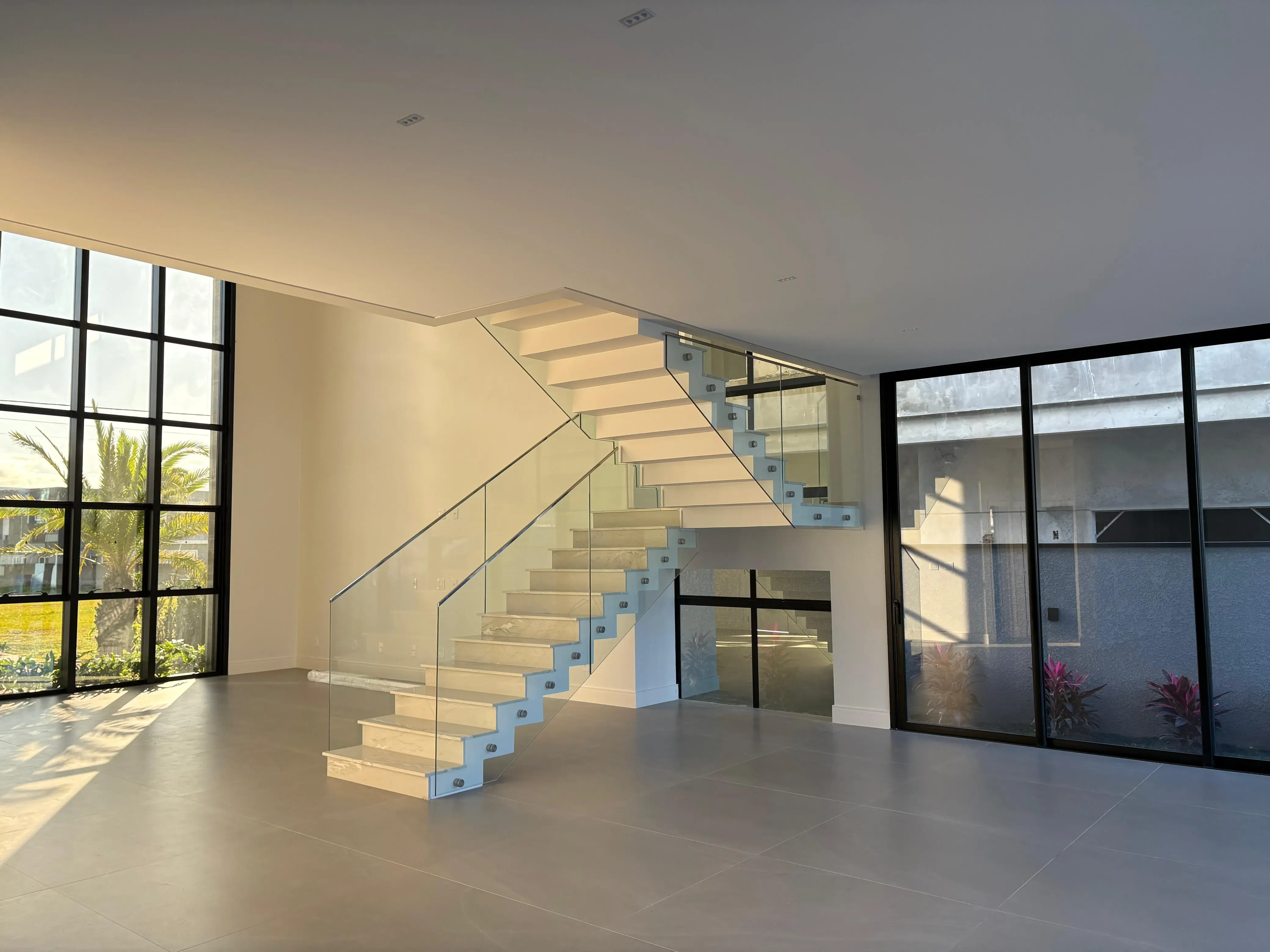 Casa com 4 dormitórios sendo 4 suítes e 4 vagas de garagem em Camboriú/SC