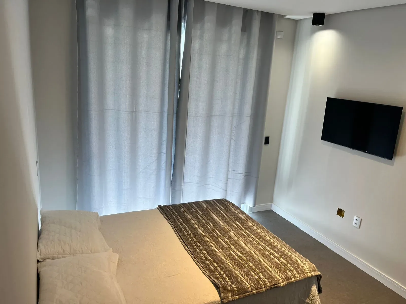 Casa com 4 suítes e 4 vagas de garagem - Campeche,  Florianópolis/SC