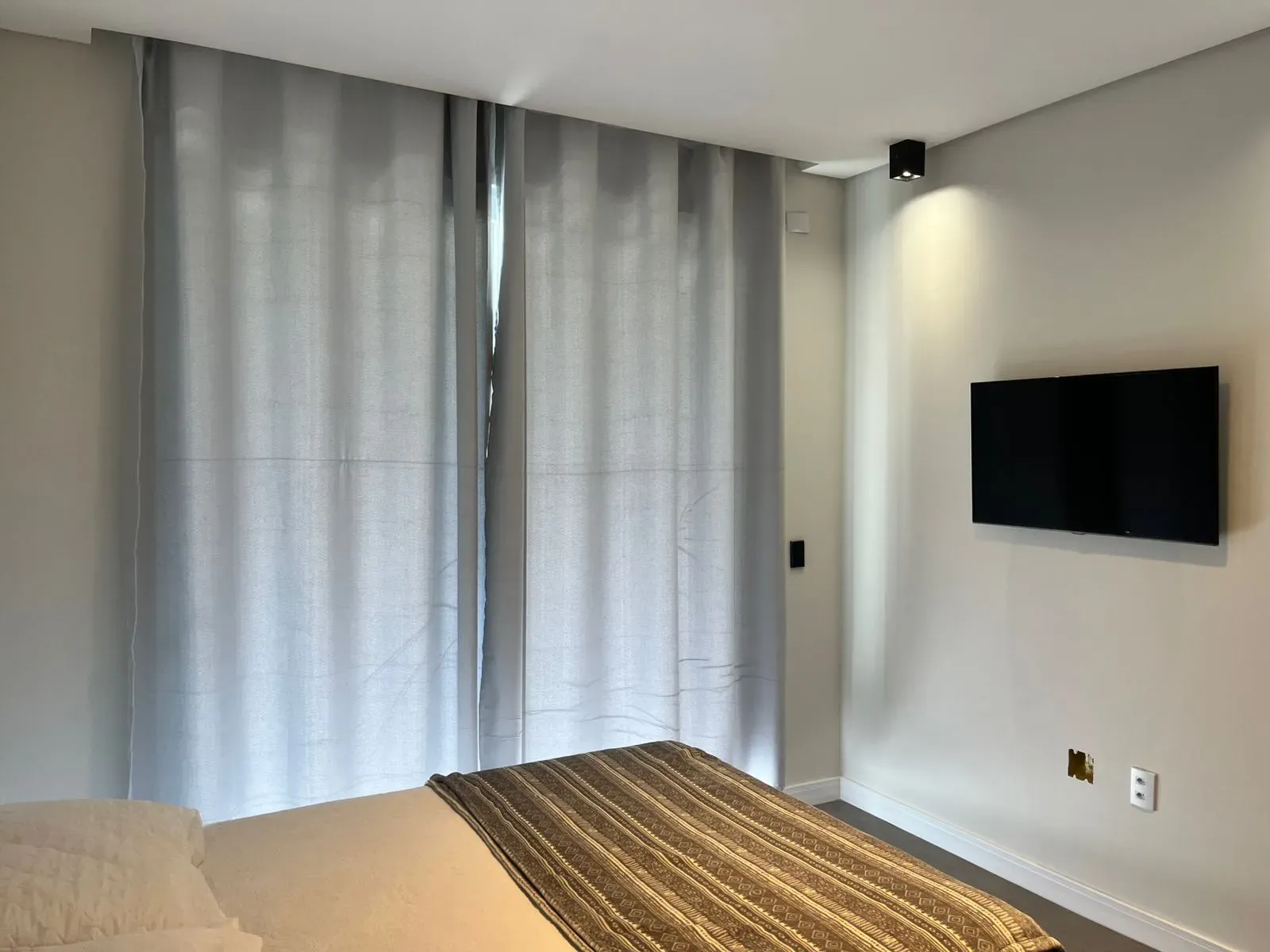 Casa com 4 suítes e 4 vagas de garagem - Campeche,  Florianópolis/SC