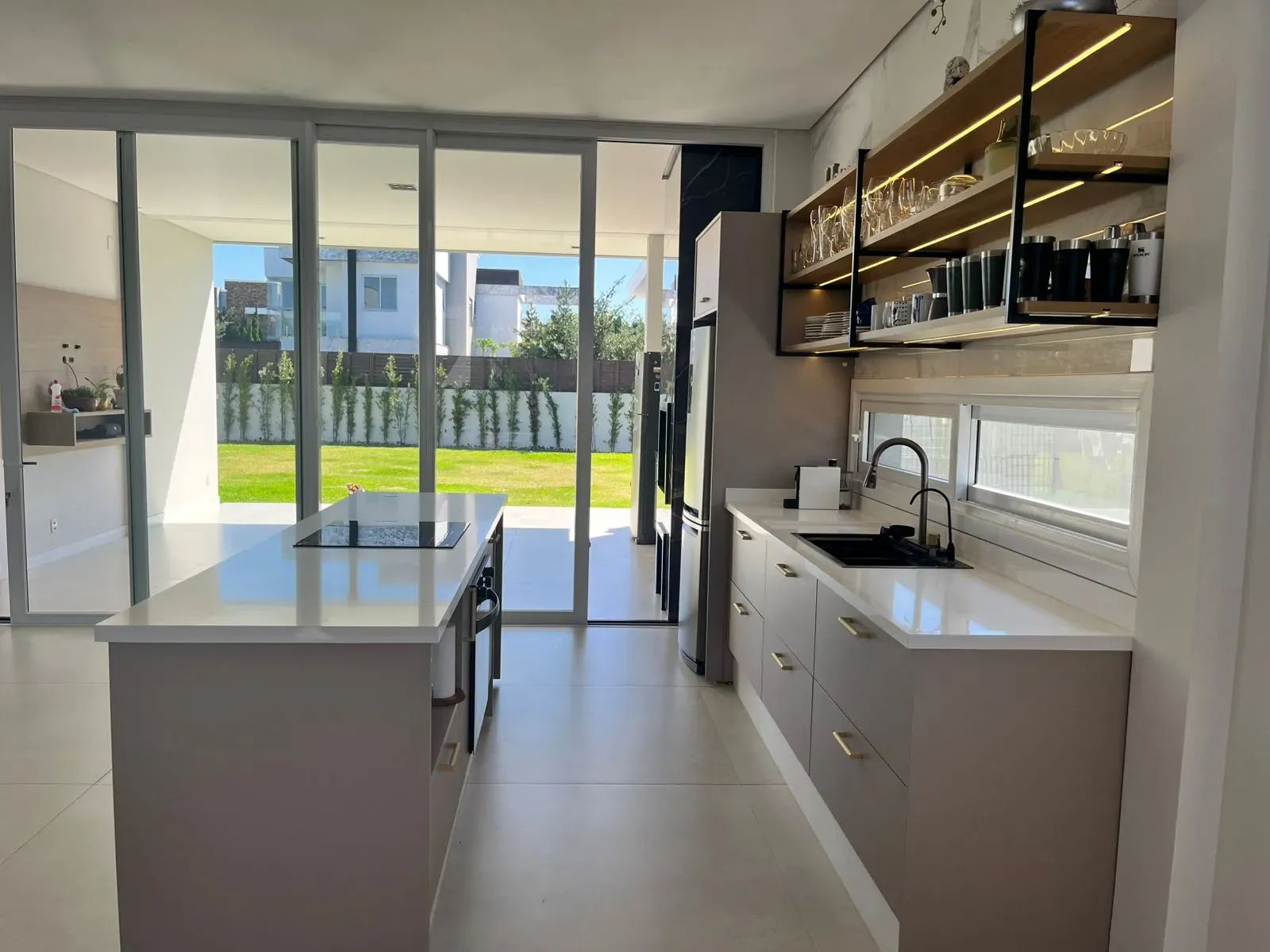 Casa com 4 suítes e 4 vagas de garagem - Campeche,  Florianópolis/SC