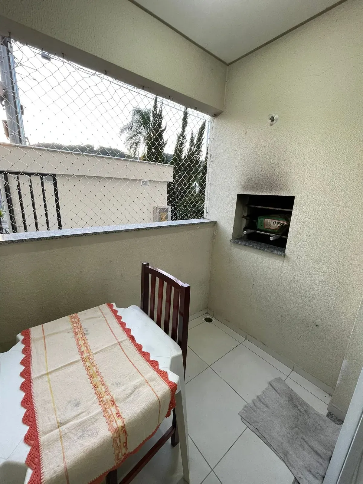 Apartamento 2 dormitórios e 1 vaga de garagem em Palhoça/SC