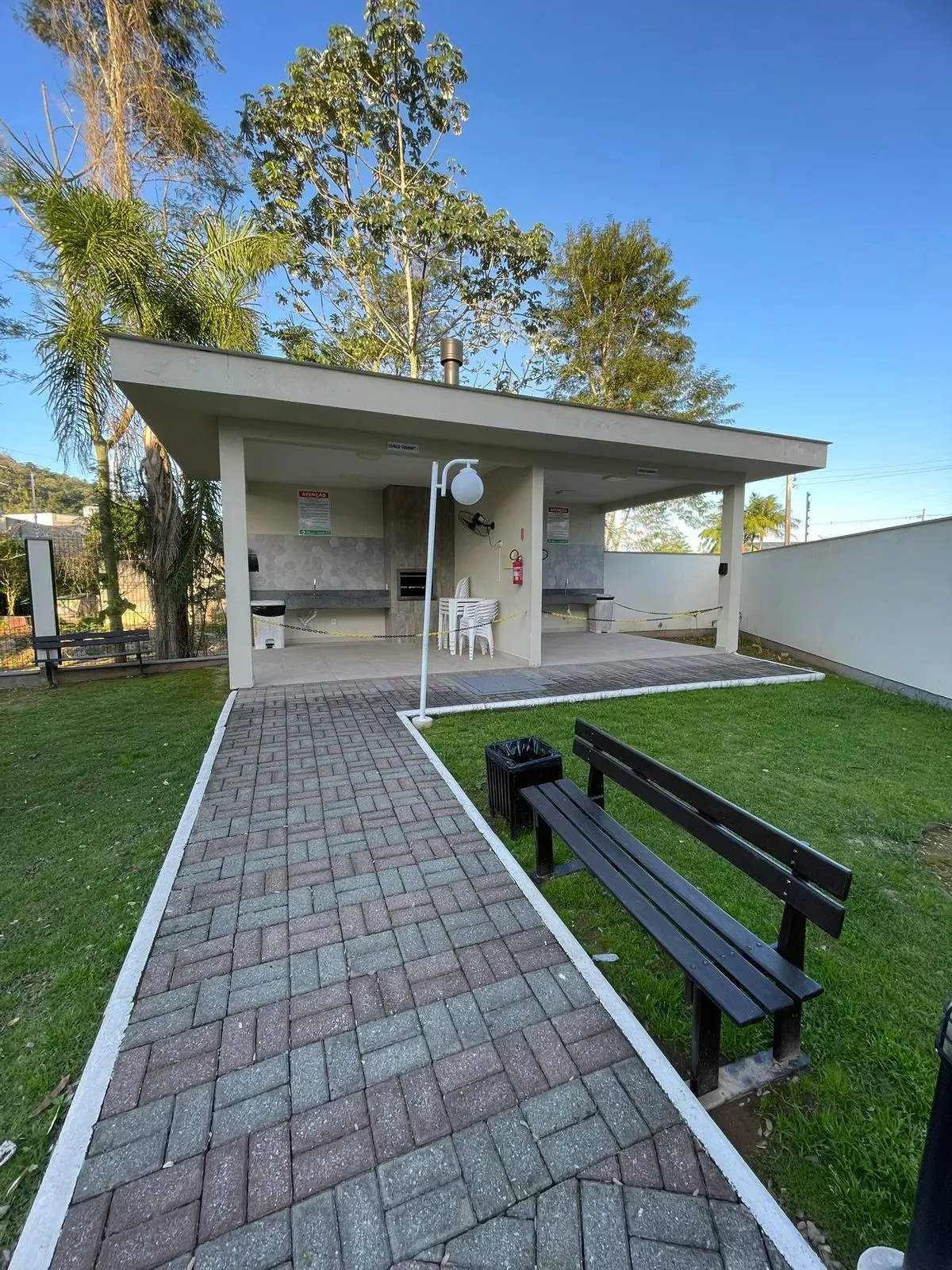 Apartamento 2 dormitórios e 1 vaga de garagem em Palhoça/SC