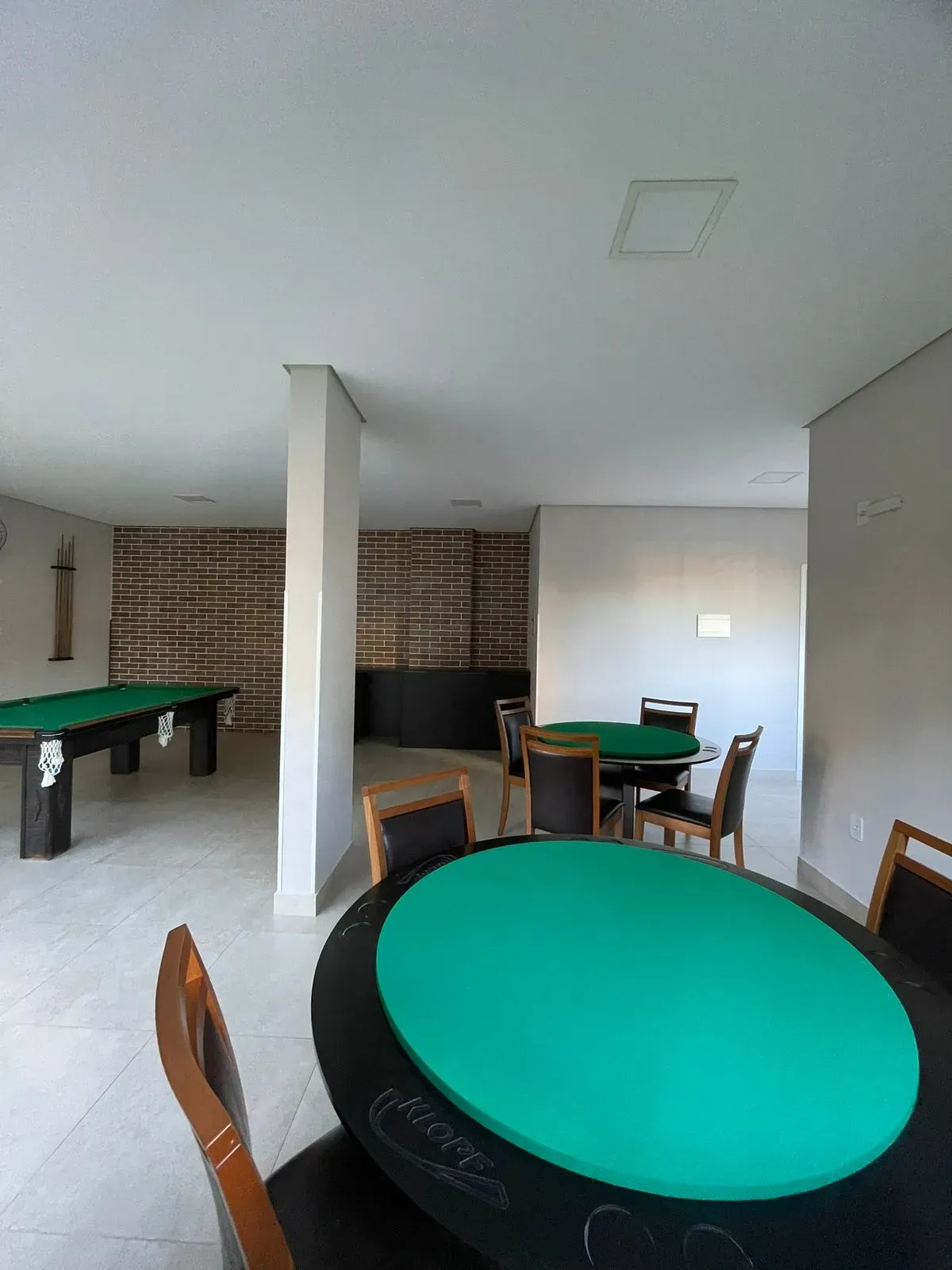 Apartamento 2 dormitórios e 1 vaga de garagem em Palhoça/SC