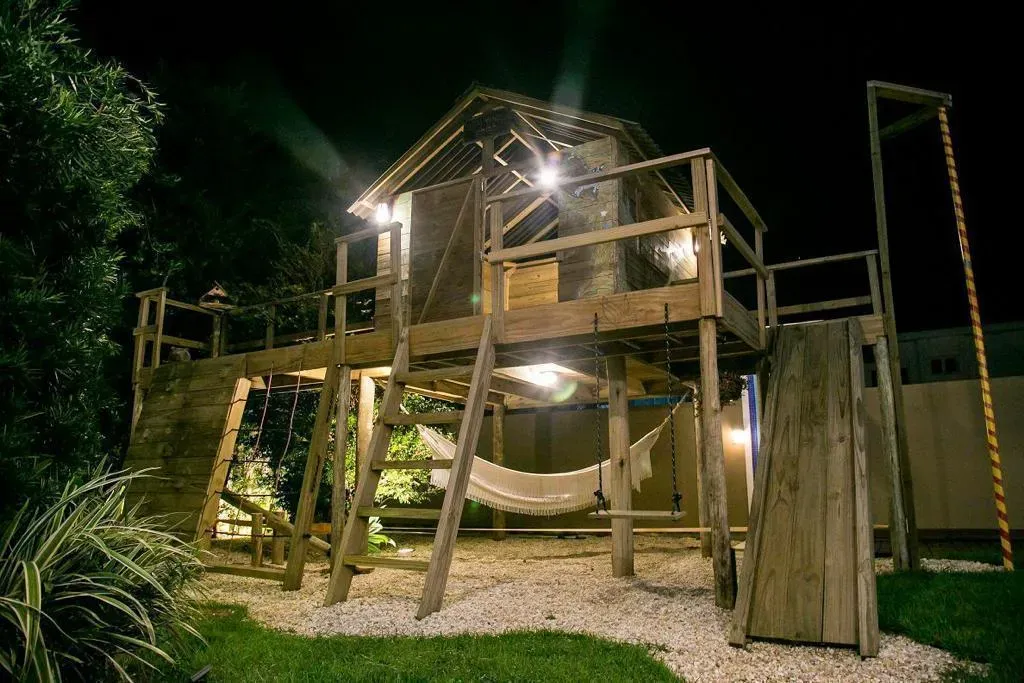 Casa com 5 dormitórios sendo 4 suítes e 6 vagas de garagem em Jurerê Internaciona l Florianópolis/SC