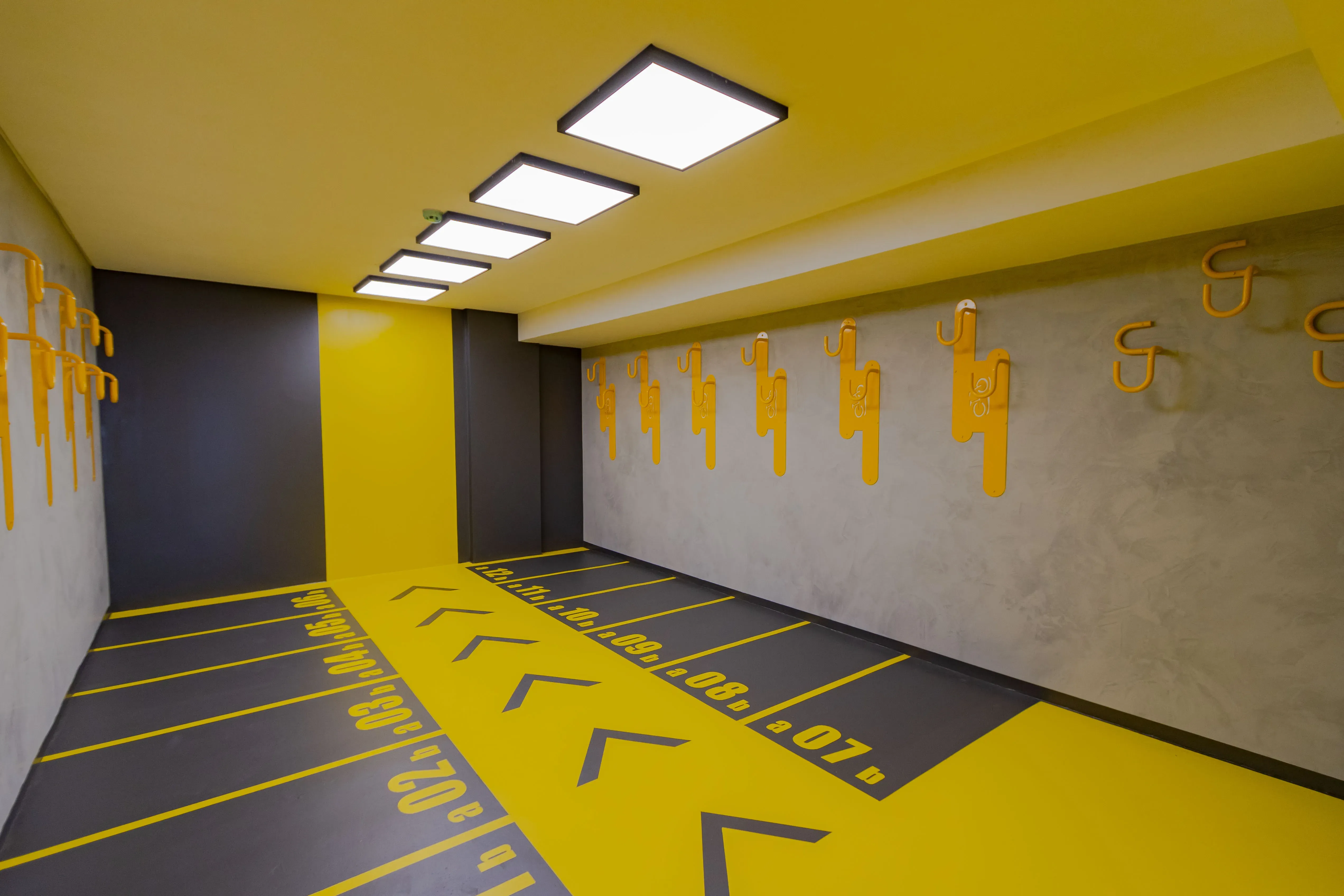 Apartamento com 3 dormitórios sendo 3 suítes e 4 vagas no bairro Cacupé em Florianópolis/SC