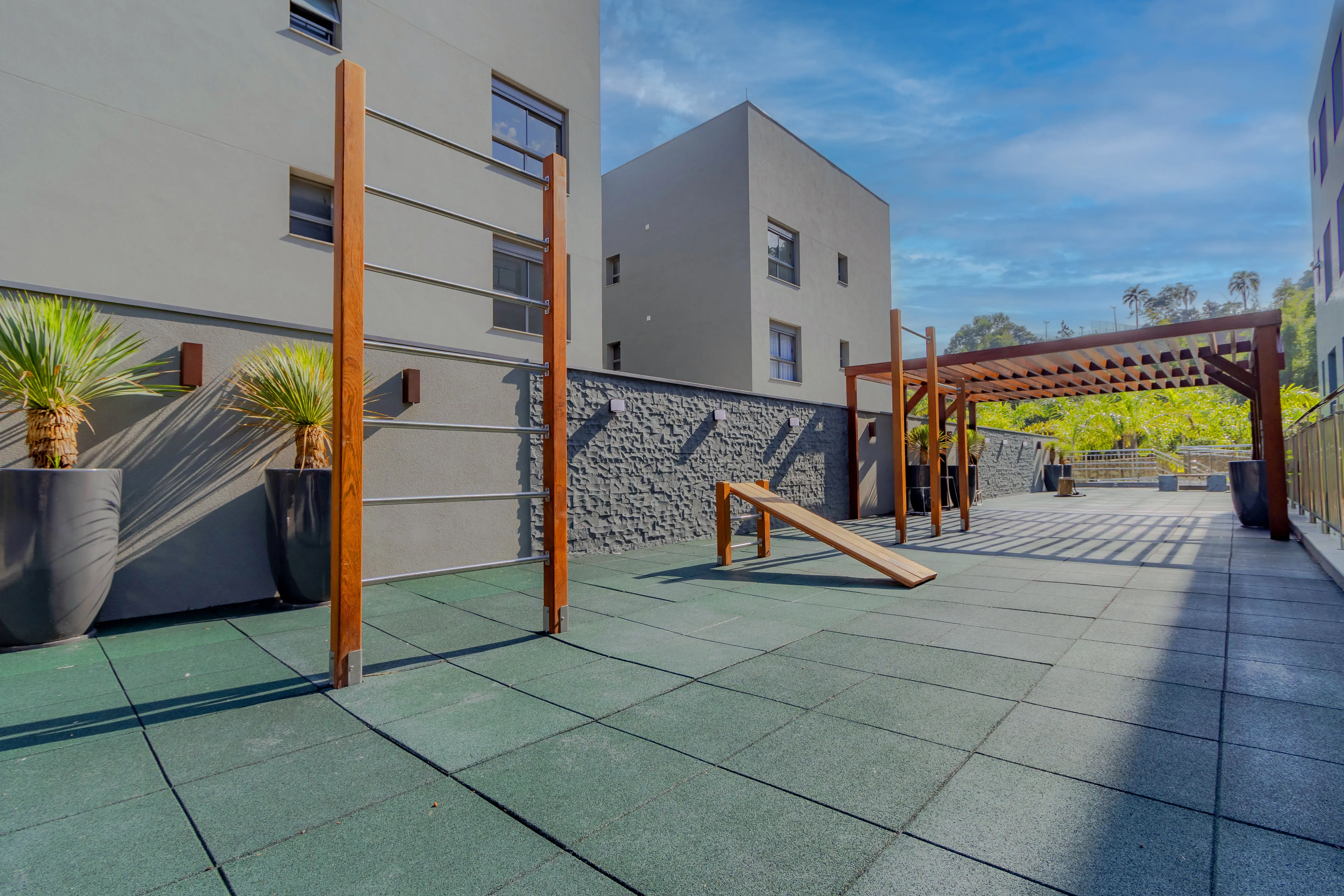 Apartamento com 3 dormitórios sendo 3 suítes e 4 vagas no bairro Cacupé em Florianópolis/SC