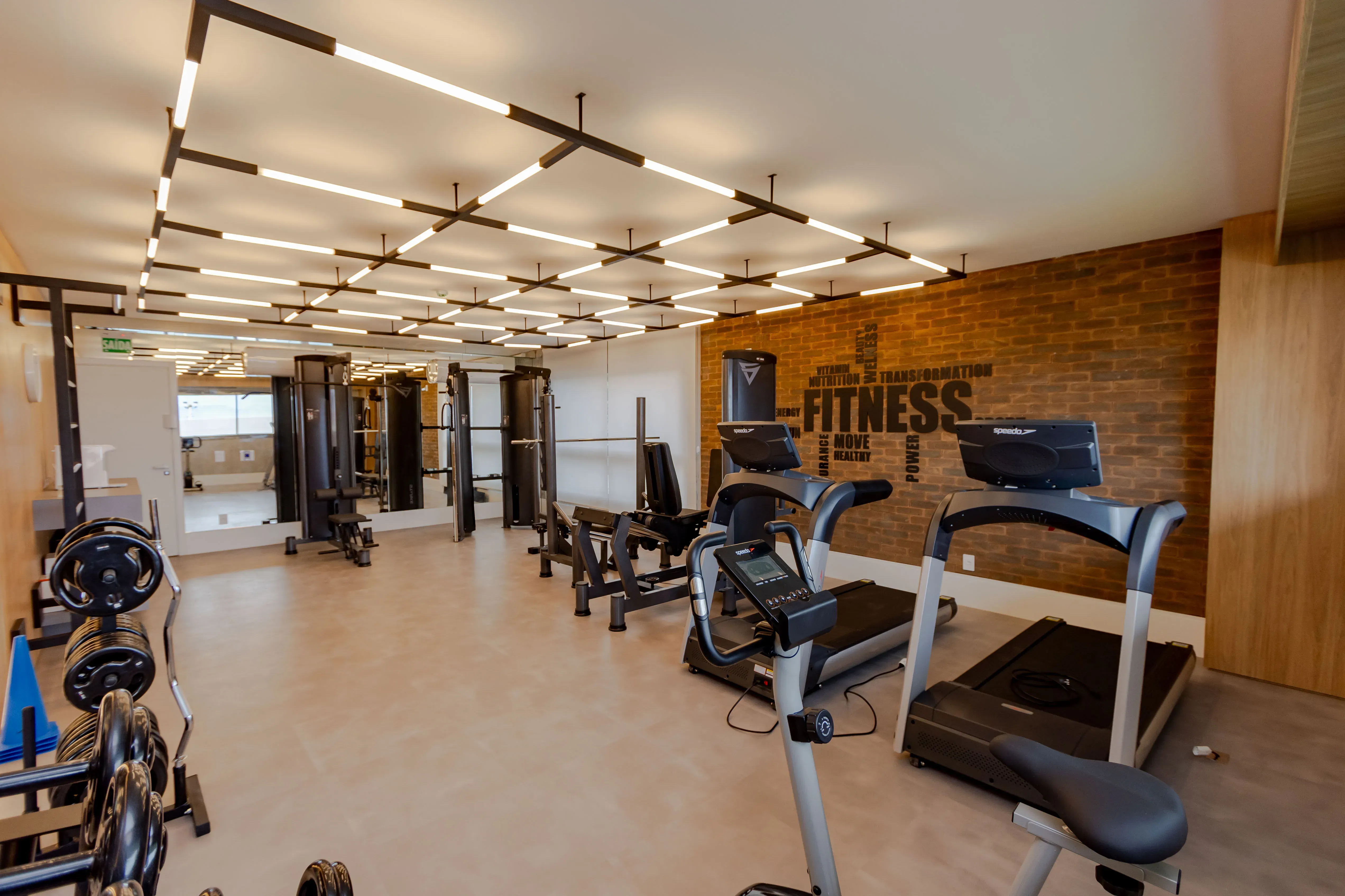 Apartamento com 3 dormitórios sendo 3 suítes e 4 vagas no bairro Cacupé em Florianópolis/SC