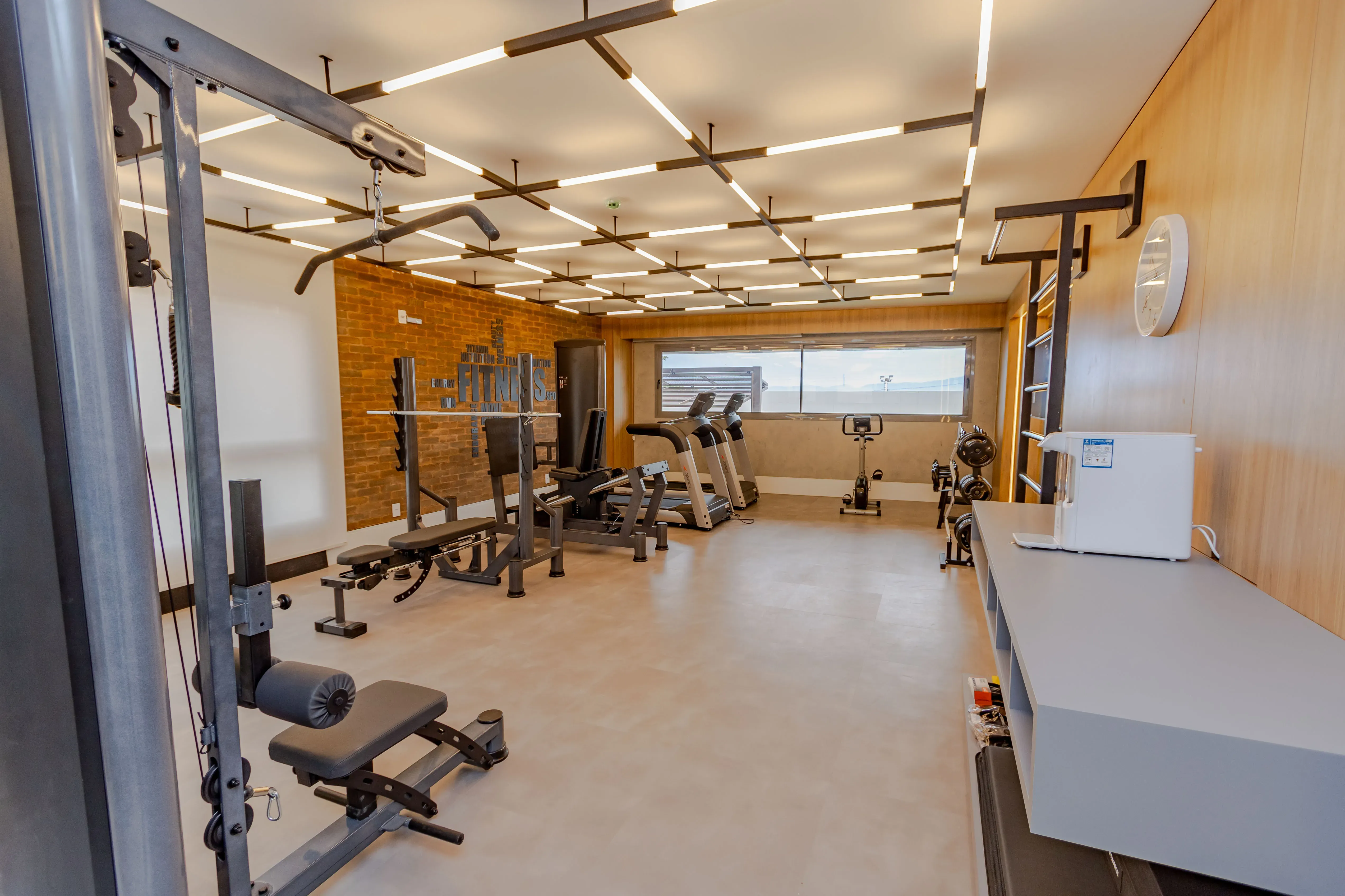 Apartamento com 3 dormitórios sendo 3 suítes e 4 vagas no bairro Cacupé em Florianópolis/SC