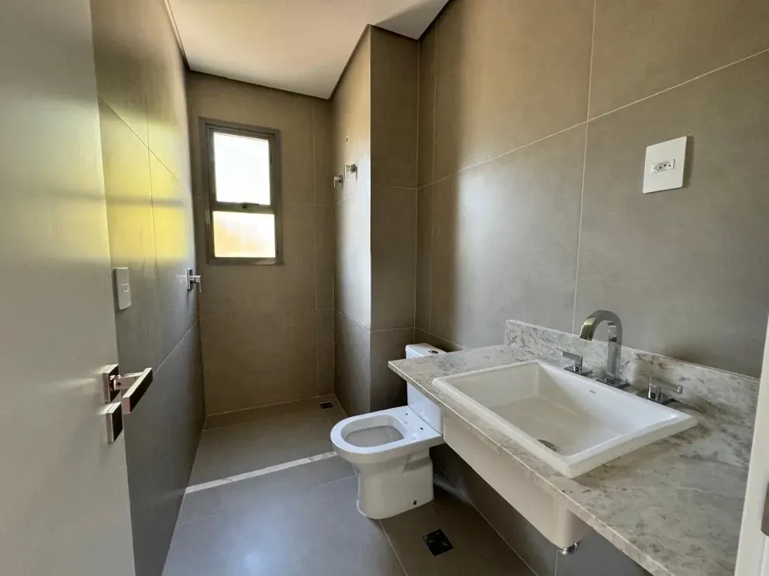 Apartamento com 3 dormitórios sendo 3 suítes e 4 vagas no bairro Cacupé em Florianópolis/SC