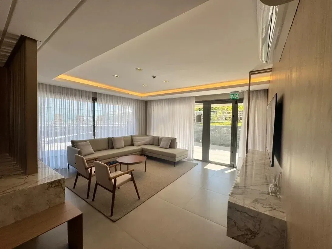 Apartamento com 3 dormitórios sendo 3 suítes e 4 vagas no bairro Cacupé em Florianópolis/SC