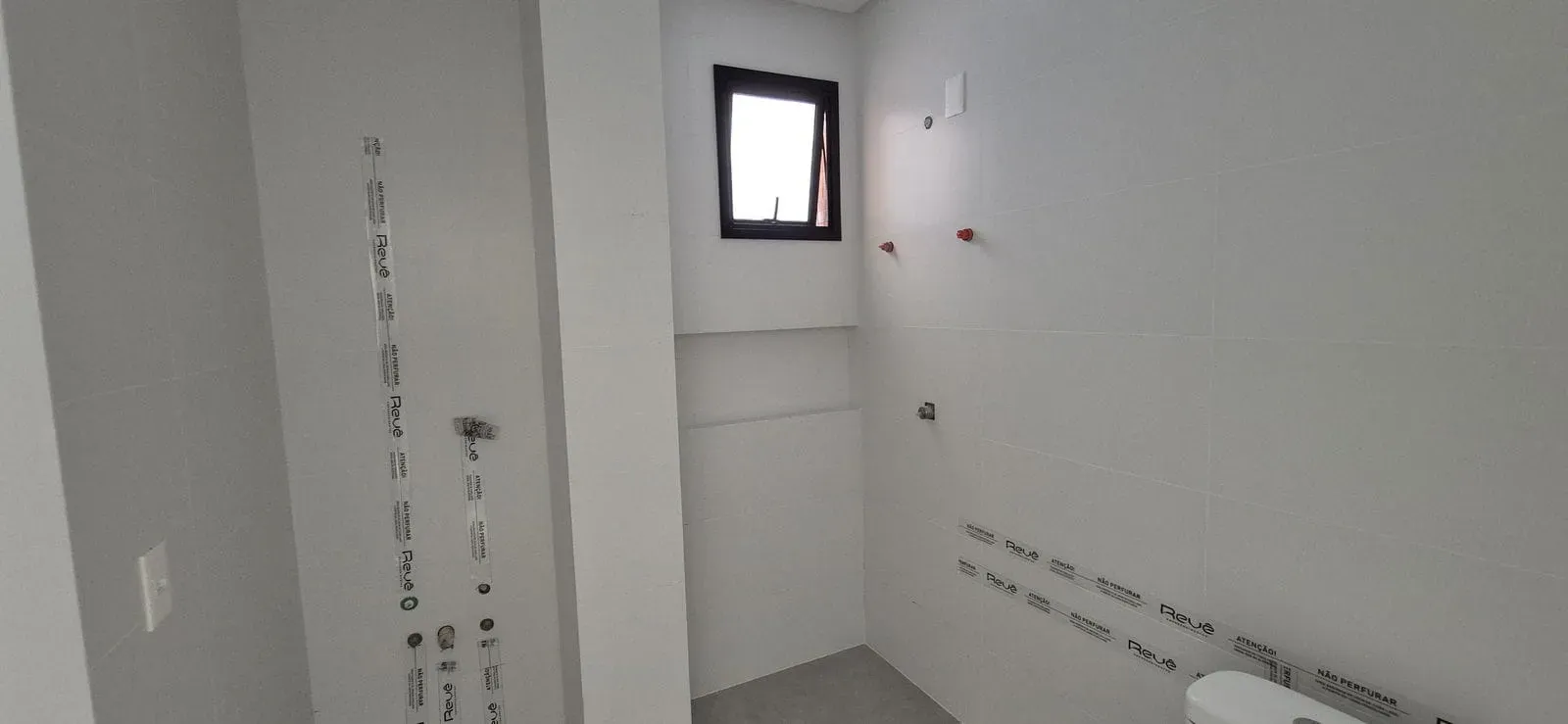 Apartamento com 4 dormitórios sendo 3 suítes e 2 vagas de garagem Pereque | Porto Belo/SC