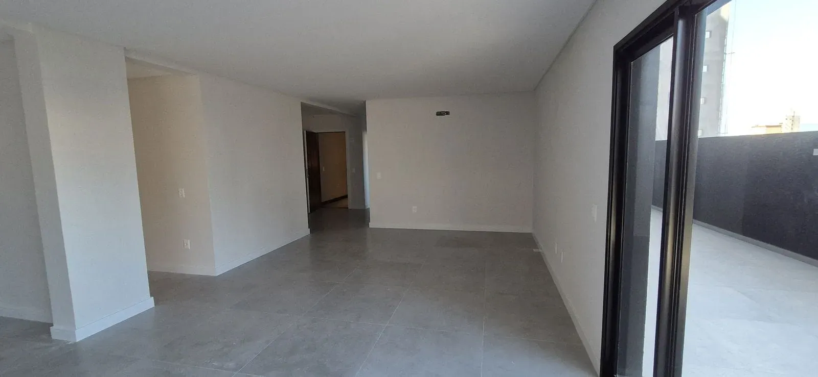 Apartamento com 4 dormitórios sendo 3 suítes e 2 vagas de garagem Pereque | Porto Belo/SC