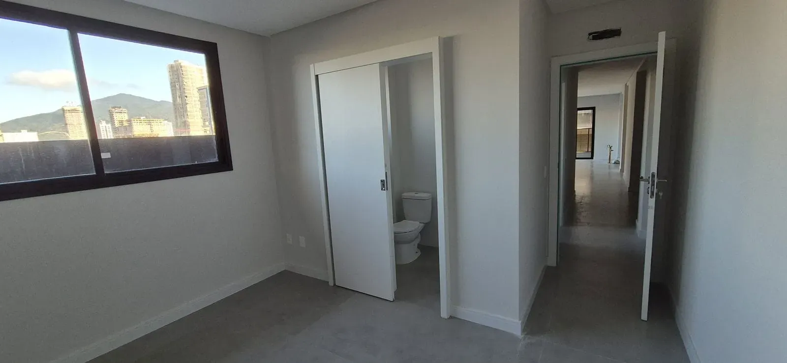 Apartamento com 4 dormitórios sendo 3 suítes e 2 vagas de garagem Pereque | Porto Belo/SC