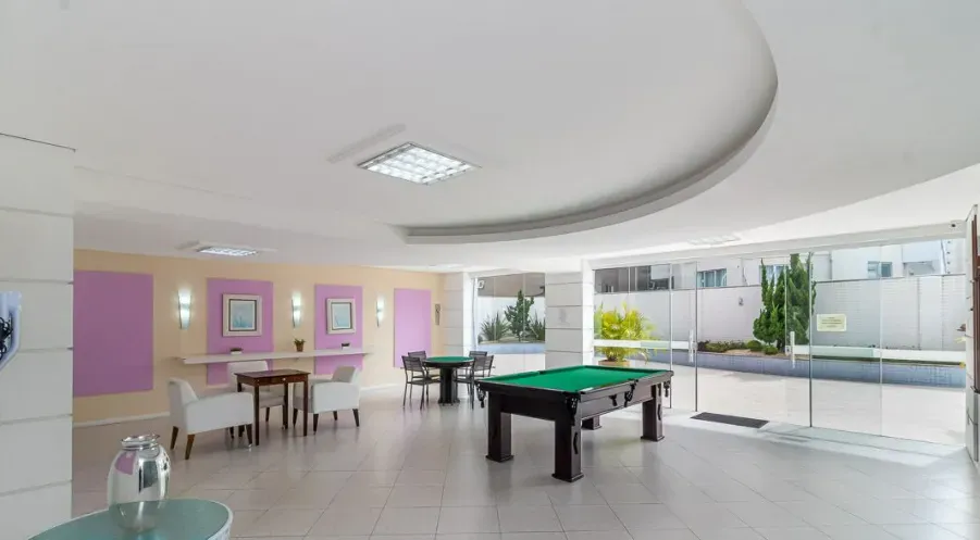 Apartamento com 2 dormitórios sendo 1 suíte e 1 vaga de garagem em Balneário Camboriú/SC