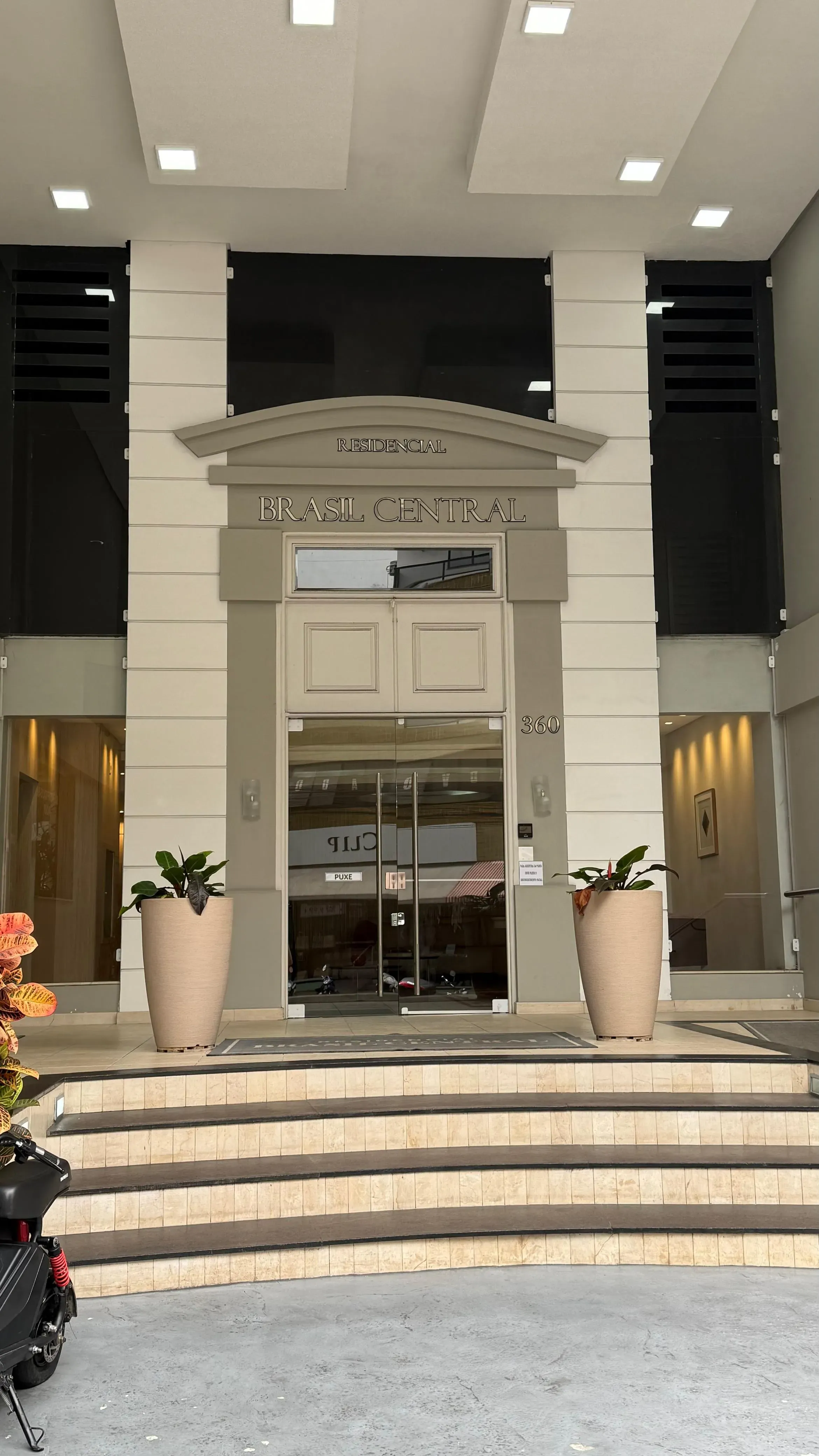 Apartamento com 2 dormitórios sendo 1 suíte e 1 vaga de garagem em Balneário Camboriú/SC