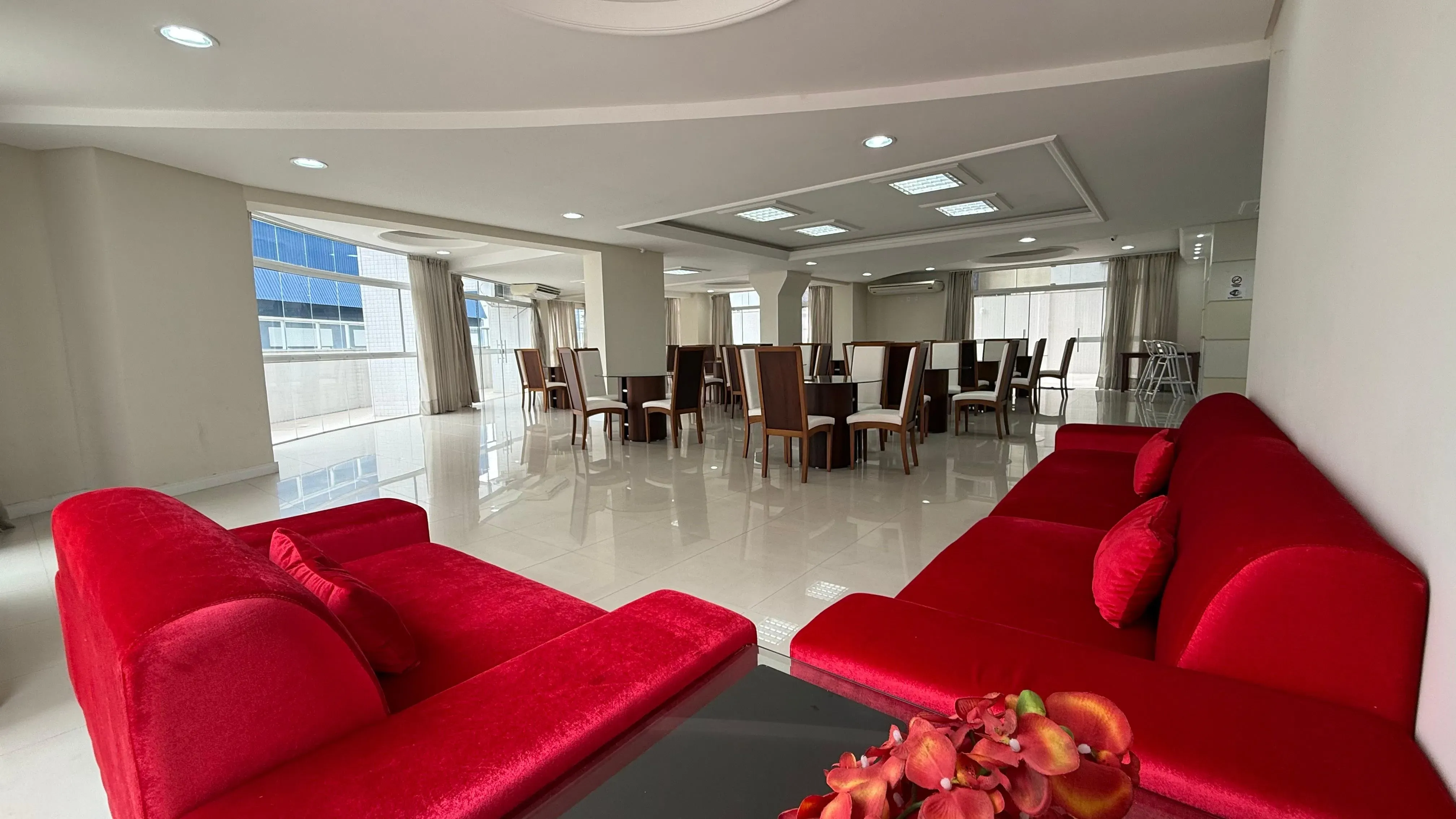 Apartamento com 2 dormitórios sendo 1 suíte e 1 vaga de garagem em Balneário Camboriú/SC