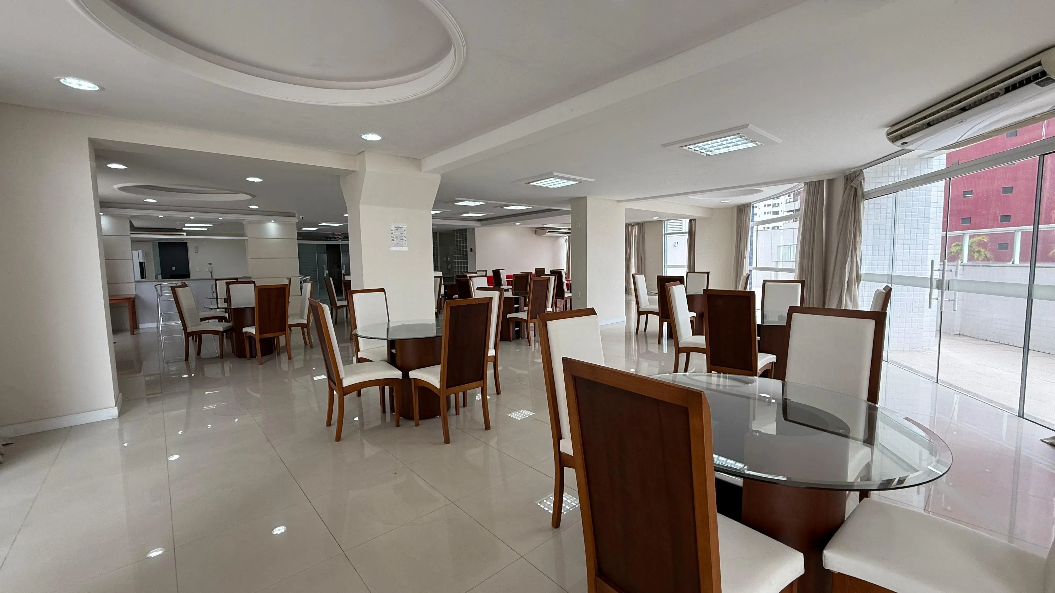 Apartamento com 2 dormitórios sendo 1 suíte e 1 vaga de garagem em Balneário Camboriú/SC