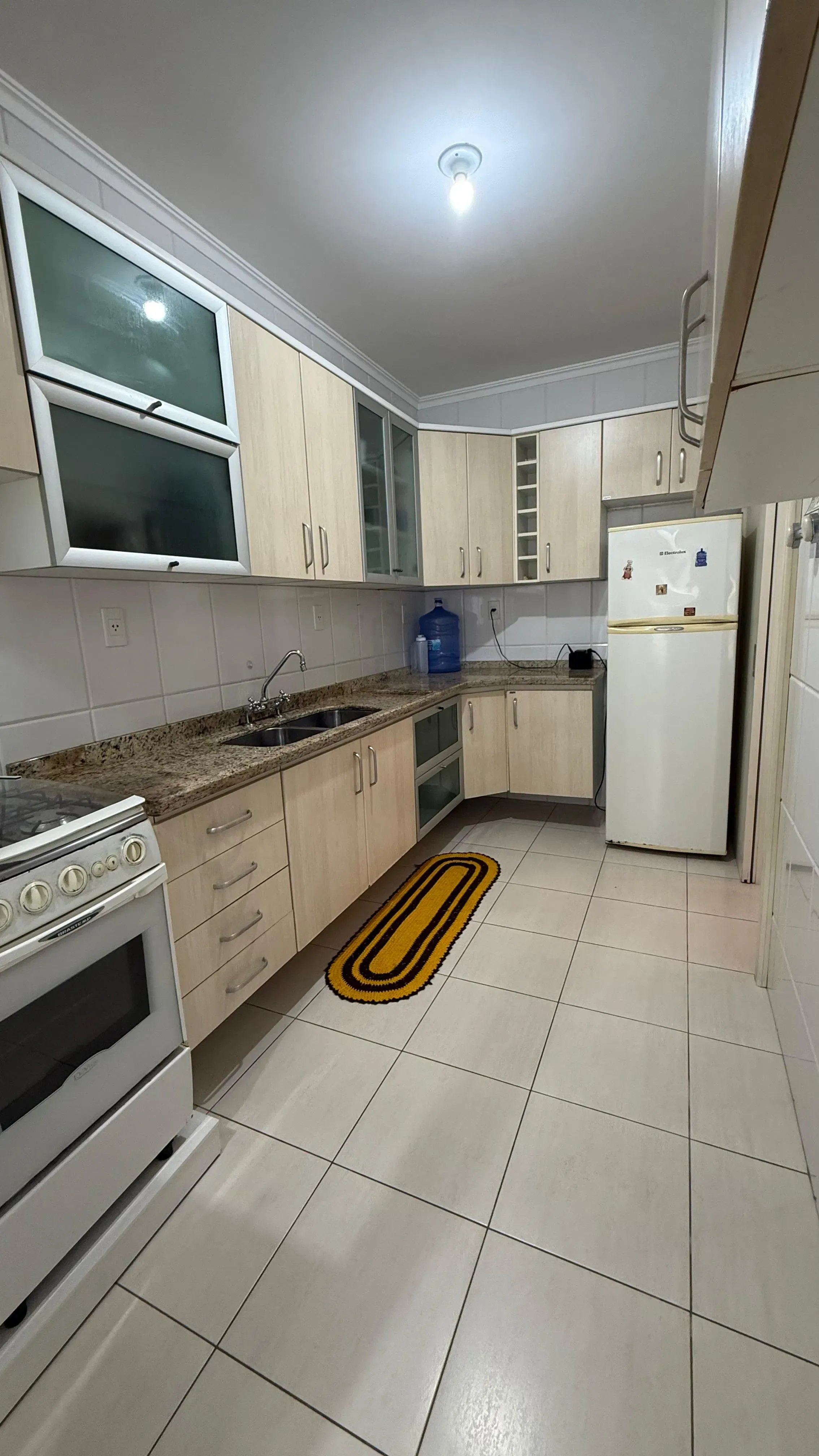 Apartamento com 2 dormitórios sendo 1 suíte e 1 vaga de garagem em Balneário Camboriú/SC