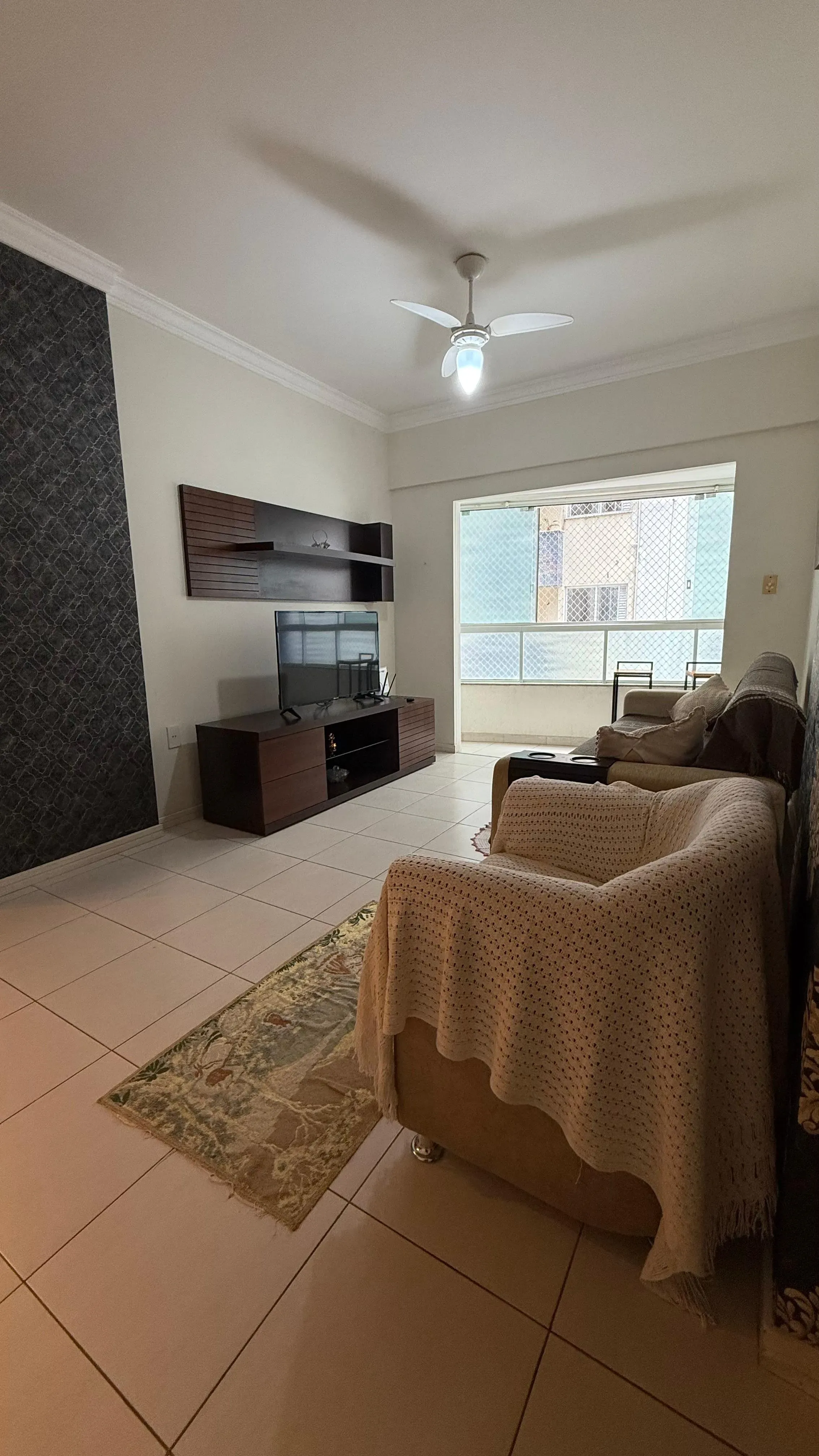 Apartamento com 2 dormitórios sendo 1 suíte e 1 vaga de garagem em Balneário Camboriú/SC