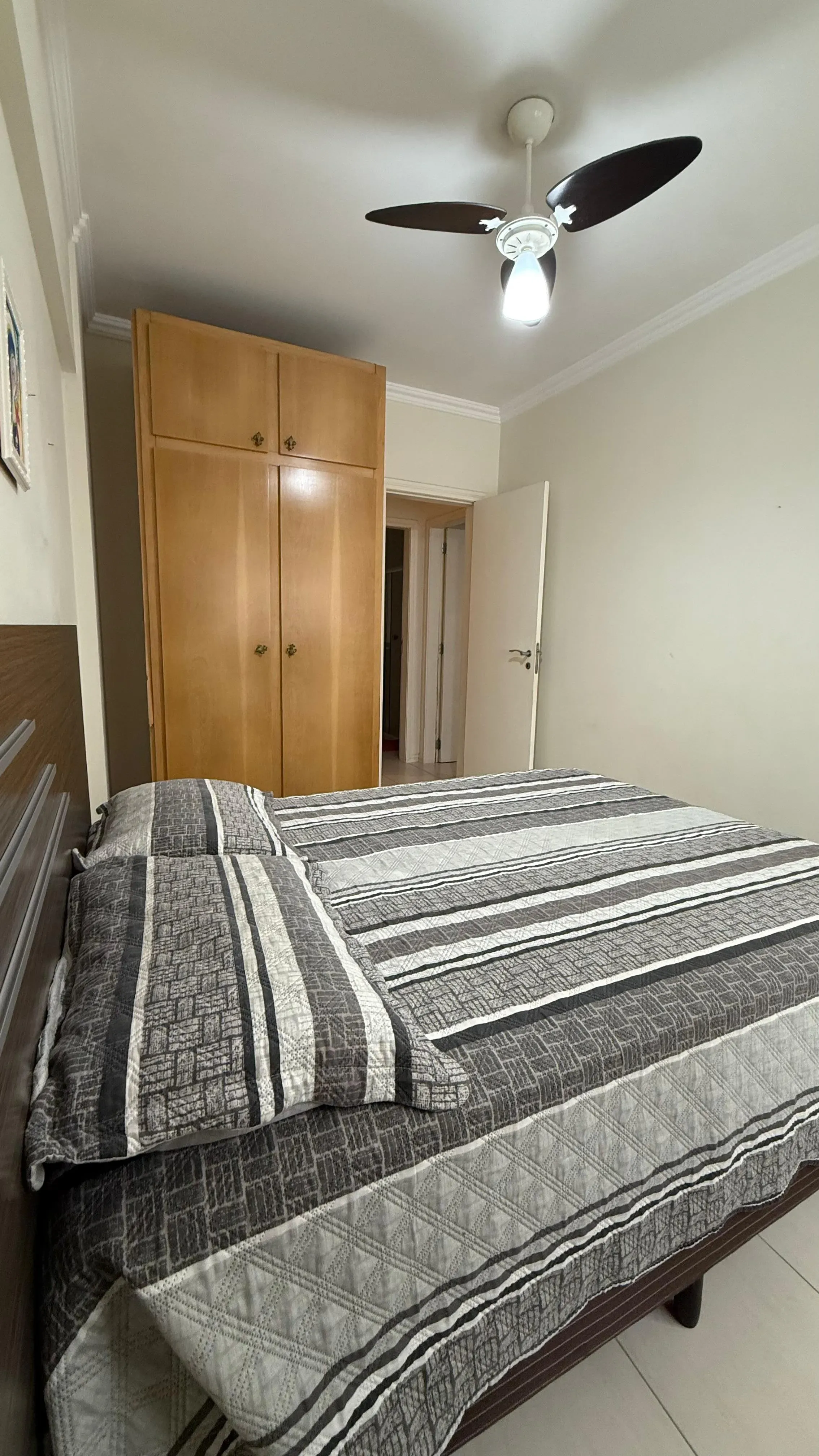 Apartamento com 2 dormitórios sendo 1 suíte e 1 vaga de garagem em Balneário Camboriú/SC