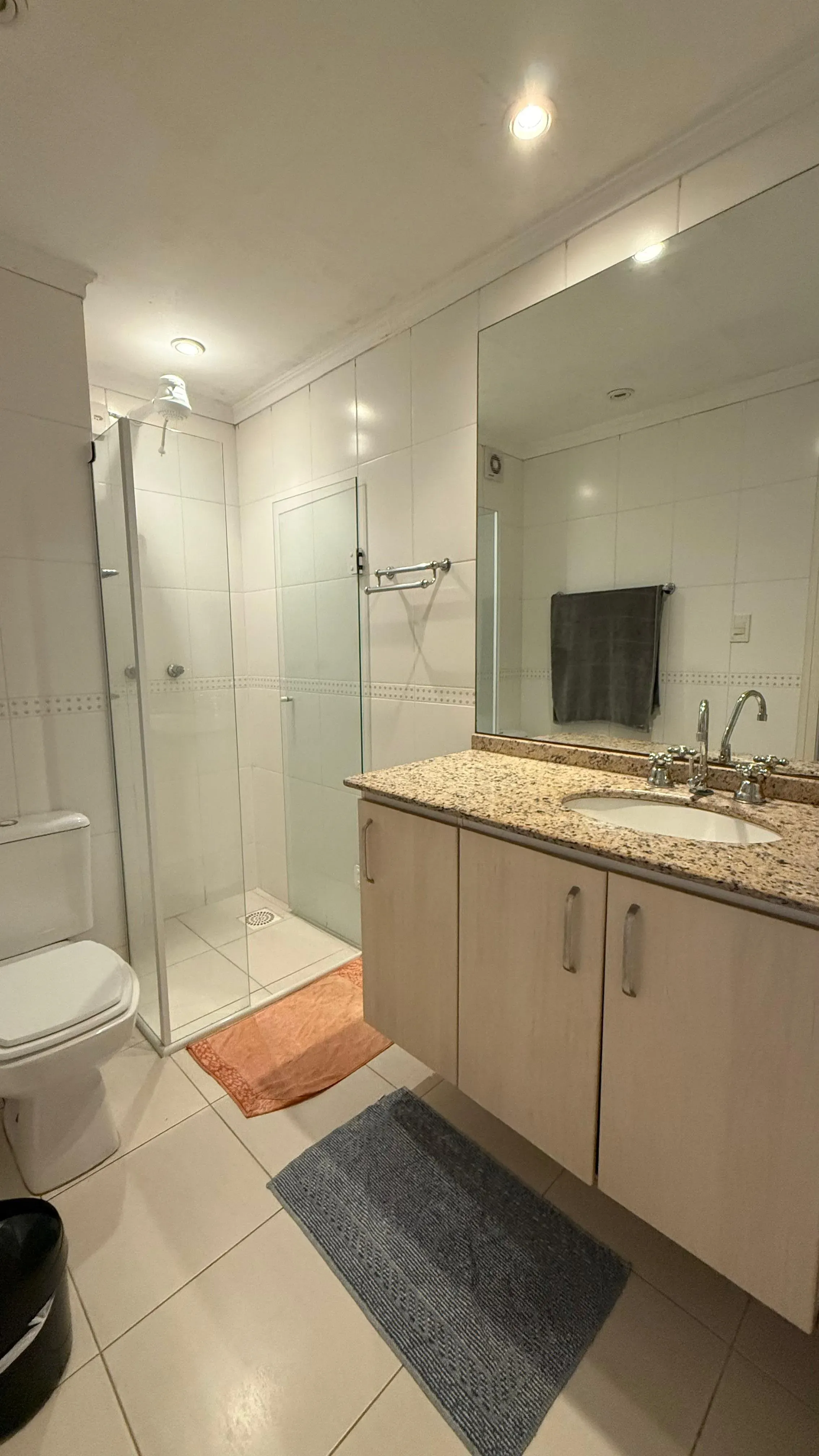 Apartamento com 2 dormitórios sendo 1 suíte e 1 vaga de garagem em Balneário Camboriú/SC