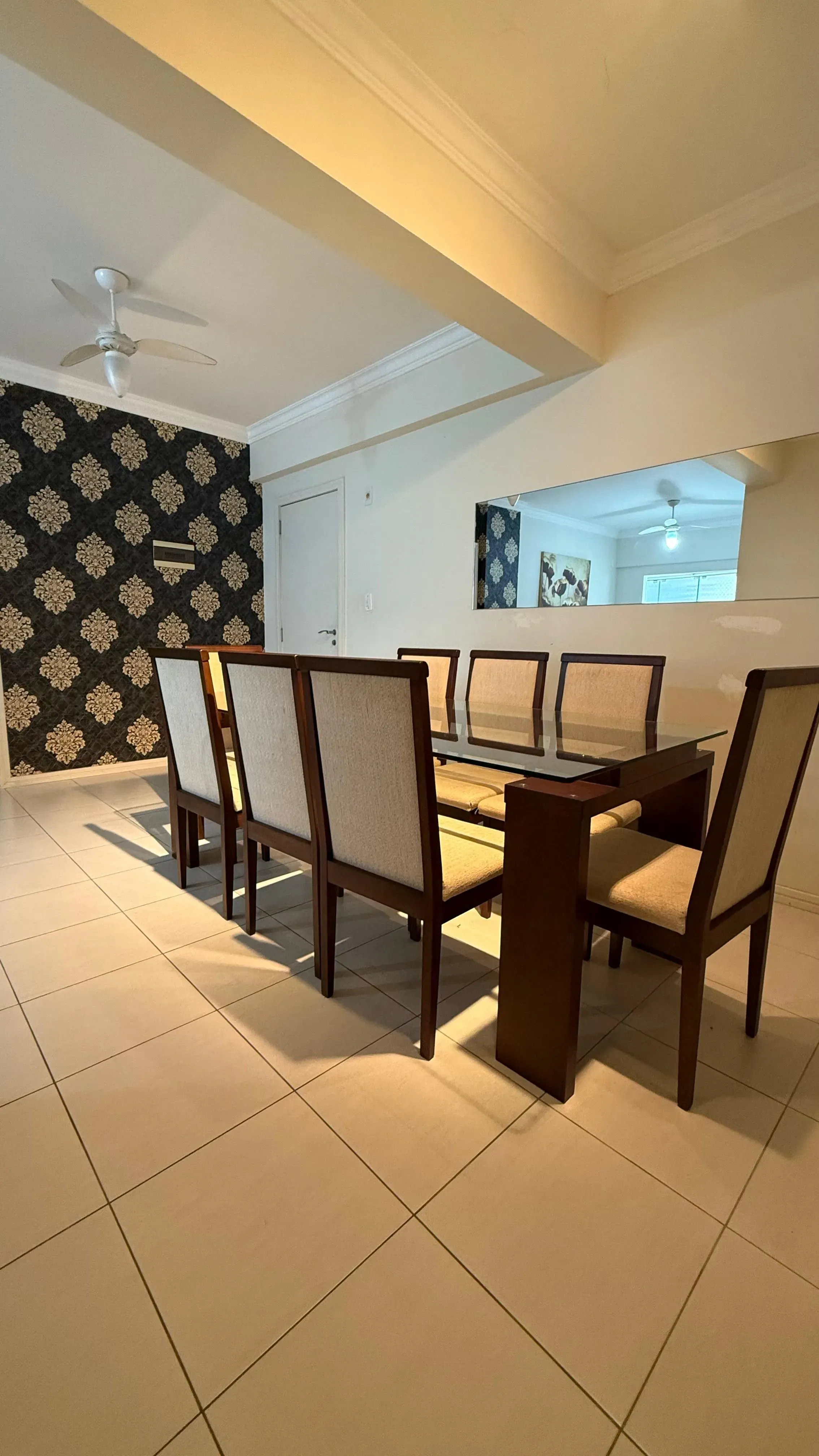 Apartamento com 2 dormitórios sendo 1 suíte e 1 vaga de garagem em Balneário Camboriú/SC