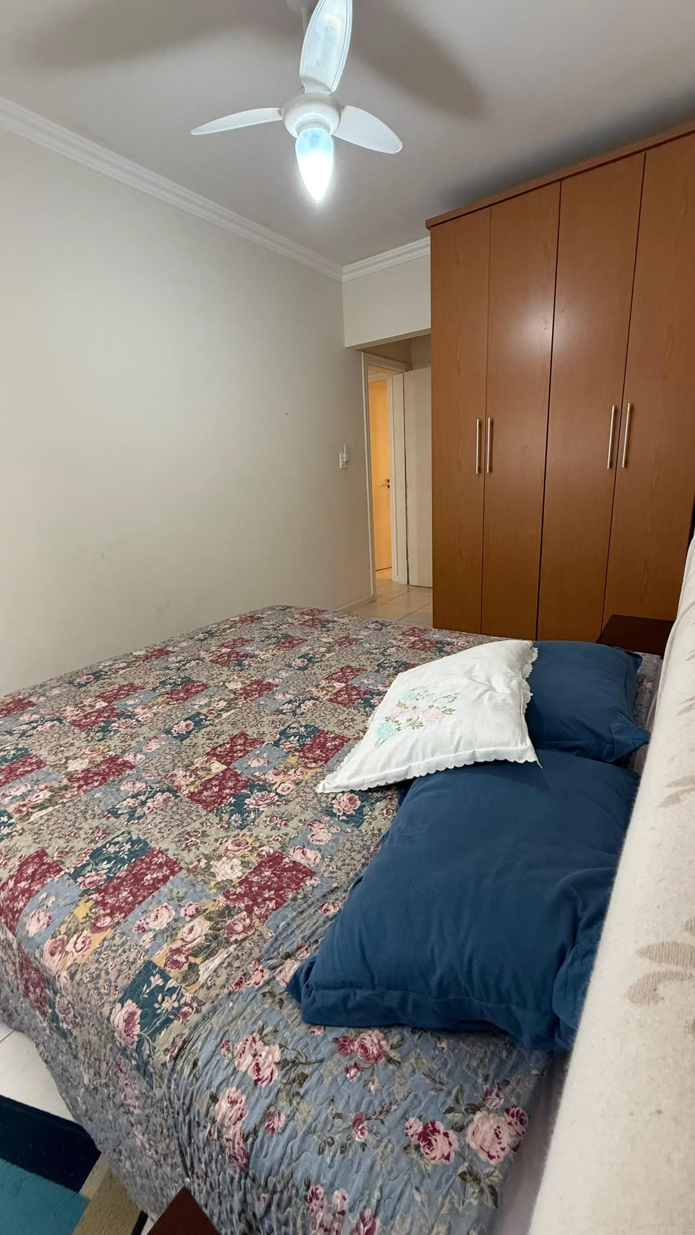 Apartamento com 2 dormitórios sendo 1 suíte e 1 vaga de garagem em Balneário Camboriú/SC