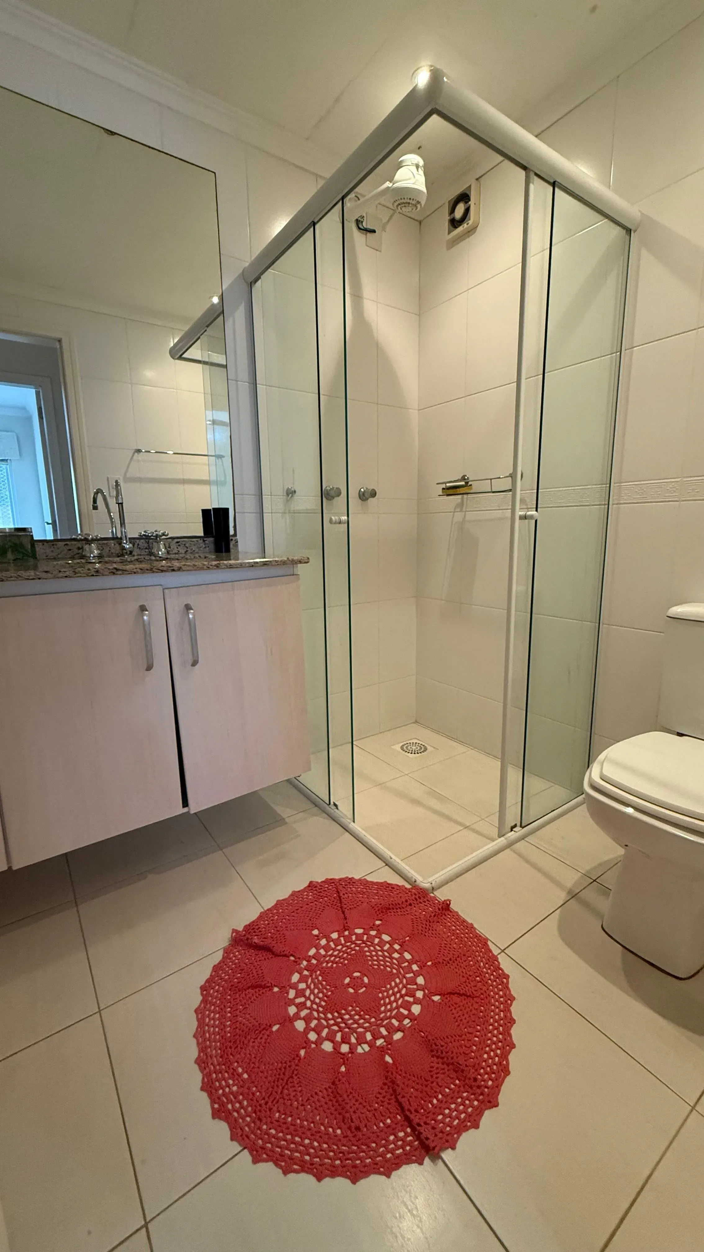 Apartamento com 2 dormitórios sendo 1 suíte e 1 vaga de garagem em Balneário Camboriú/SC