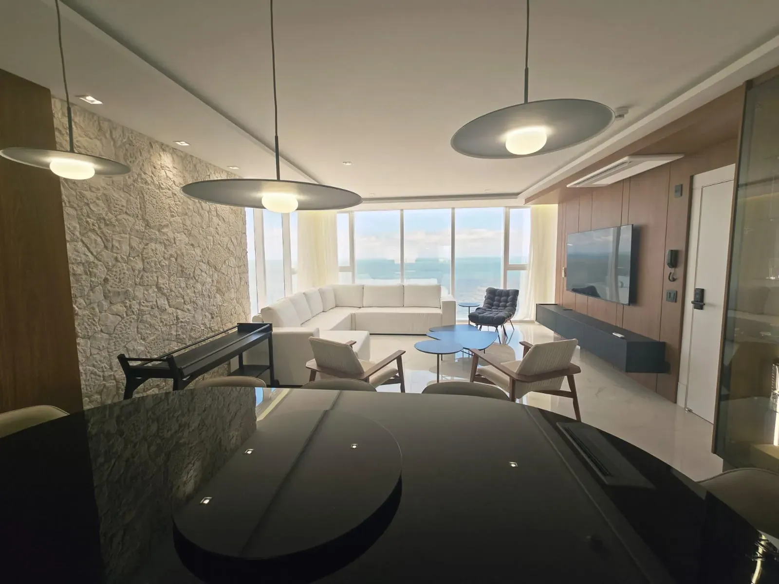 Apartamento vista mar com 4 suítes e 4 vagas de garagem em Balneário Camboriú/SC