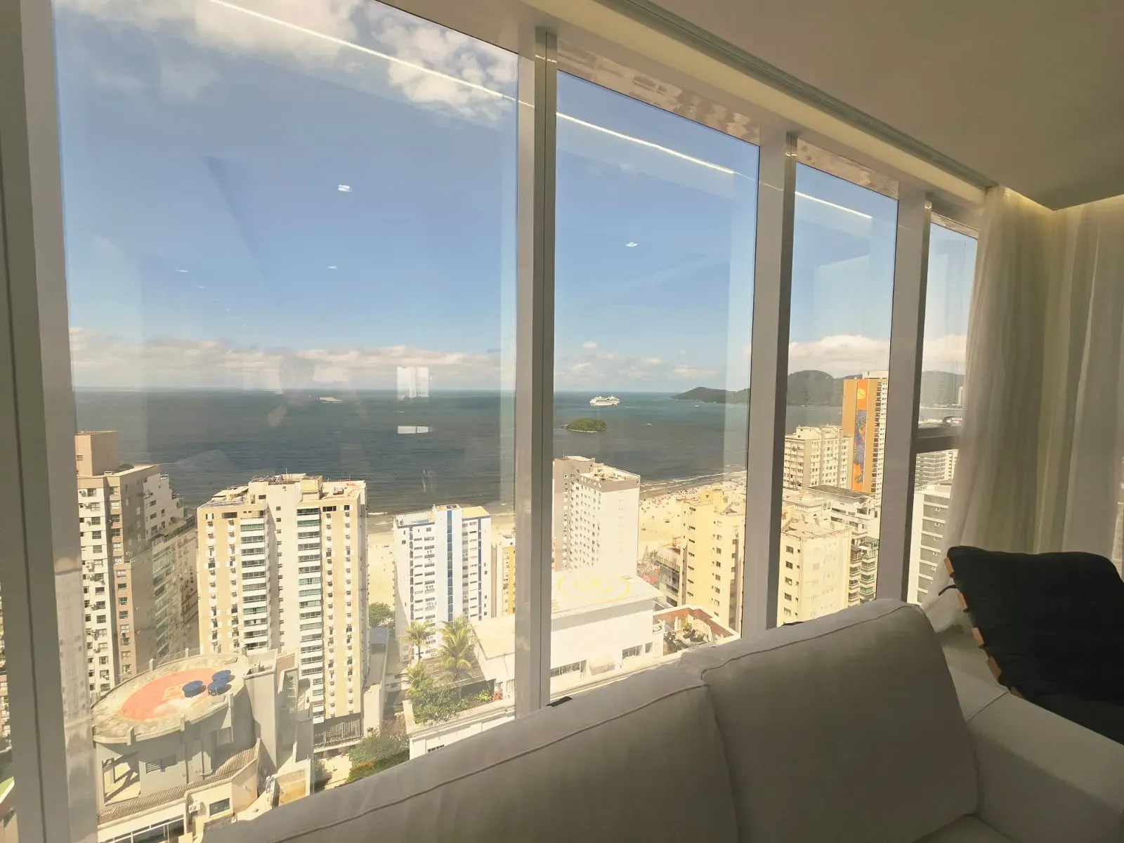 Apartamento vista mar com 4 suítes e 4 vagas de garagem em Balneário Camboriú/SC