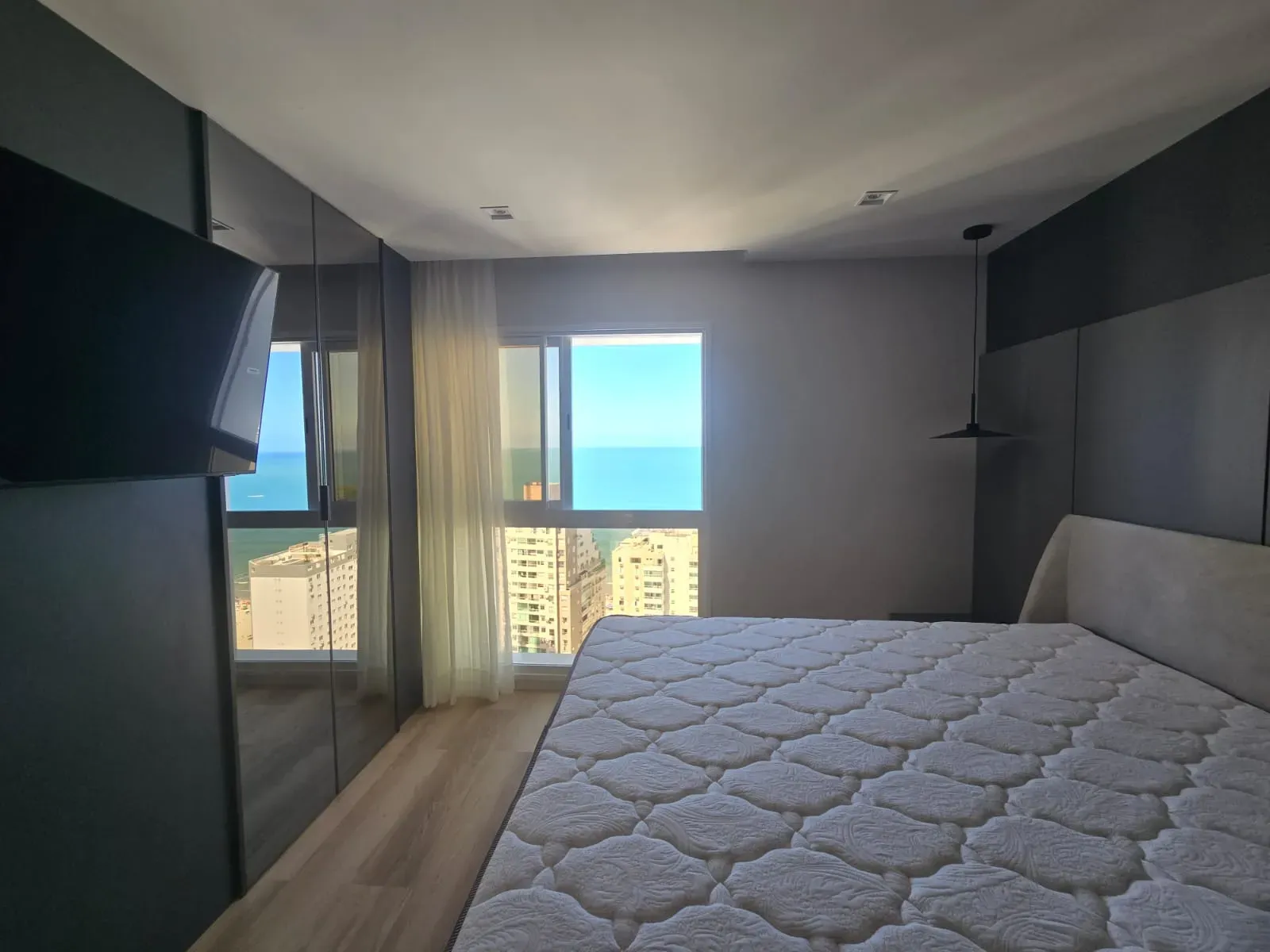 Apartamento vista mar com 4 suítes e 4 vagas de garagem em Balneário Camboriú/SC