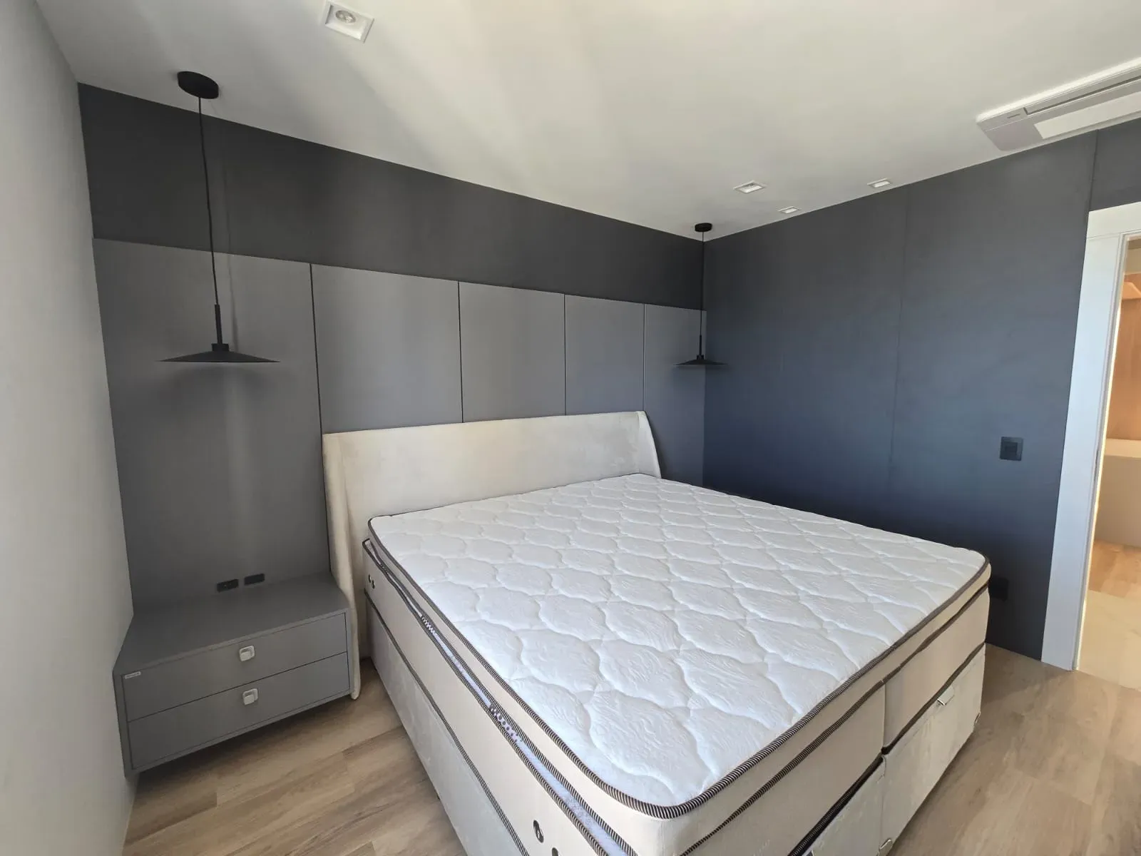 Apartamento vista mar com 4 suítes e 4 vagas de garagem em Balneário Camboriú/SC