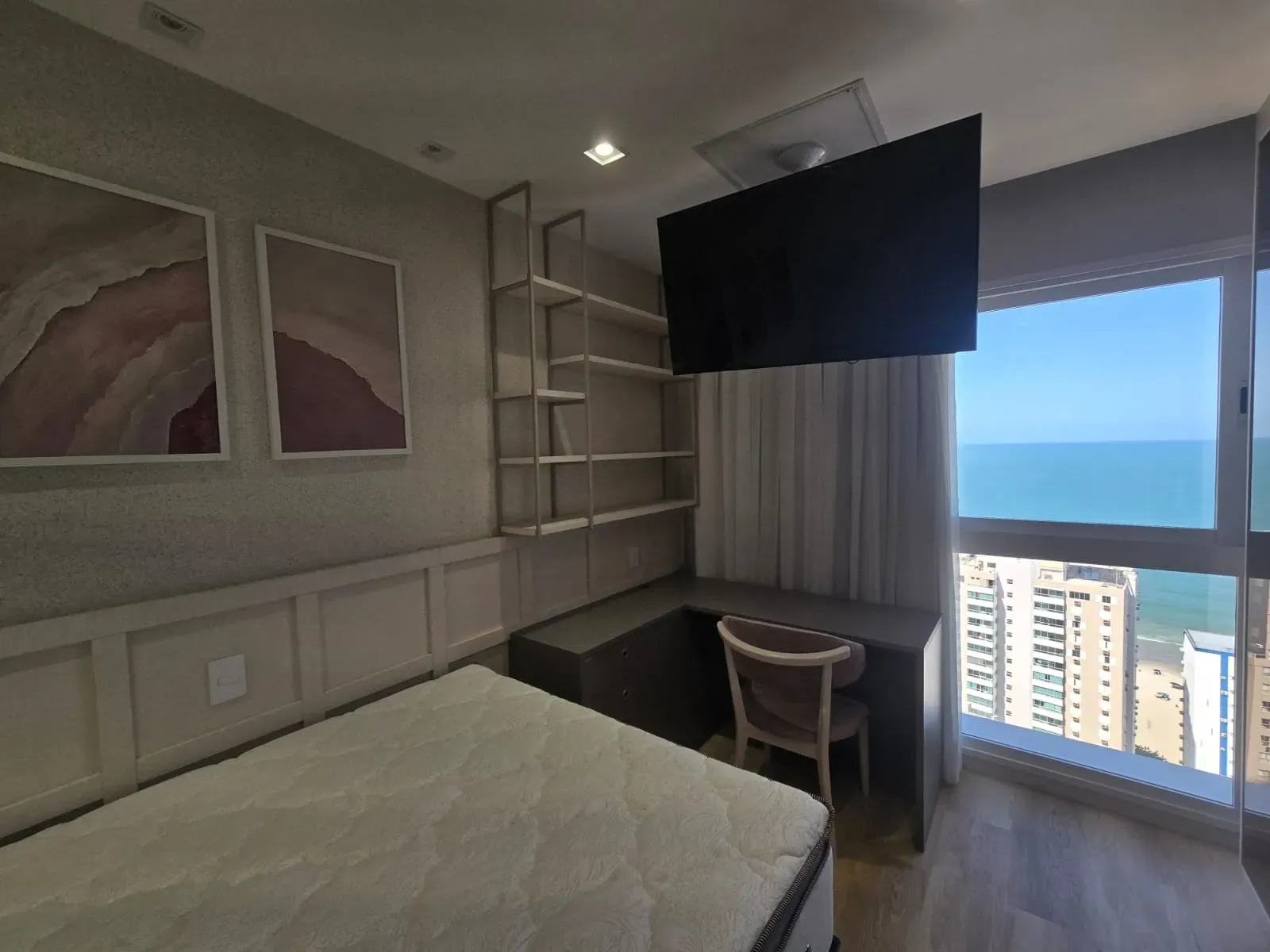 Apartamento vista mar com 4 suítes e 4 vagas de garagem em Balneário Camboriú/SC
