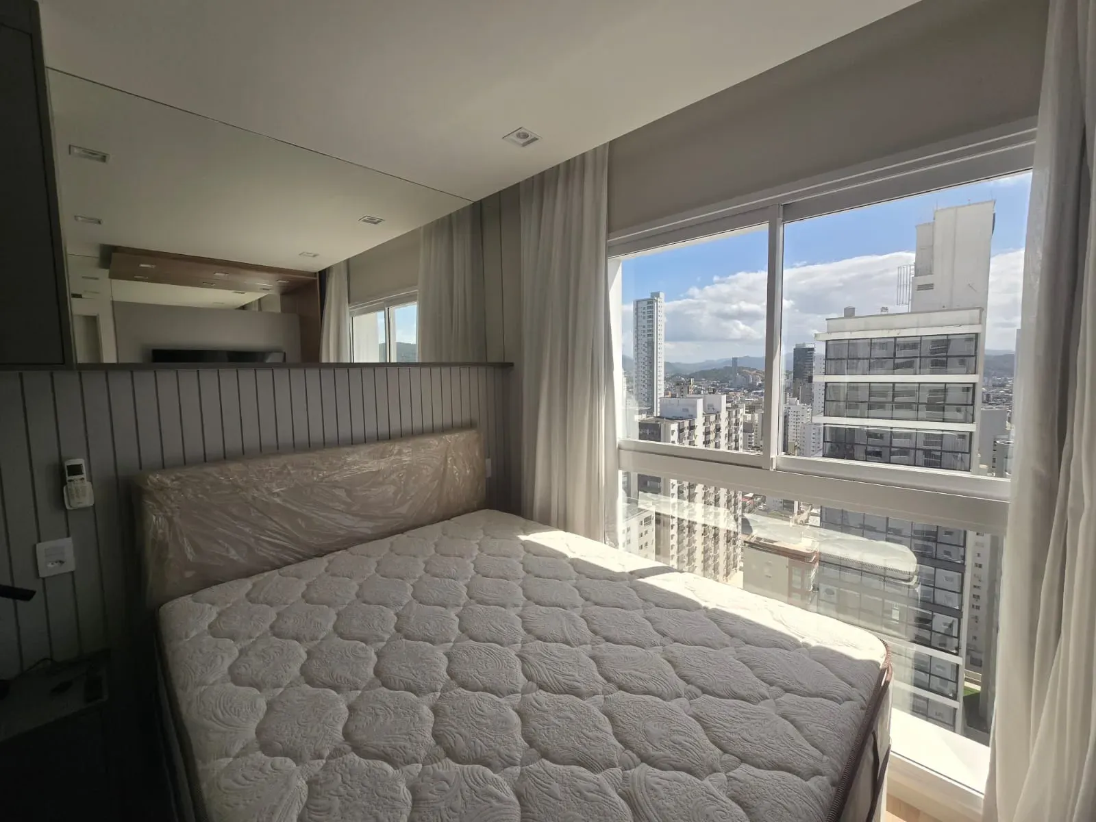 Apartamento vista mar com 4 suítes e 4 vagas de garagem em Balneário Camboriú/SC