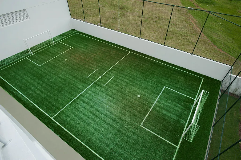 Apartamento com 2 dormitórios sendo 1 suíte e 1 vaga de garagem em Florianópolis/SC