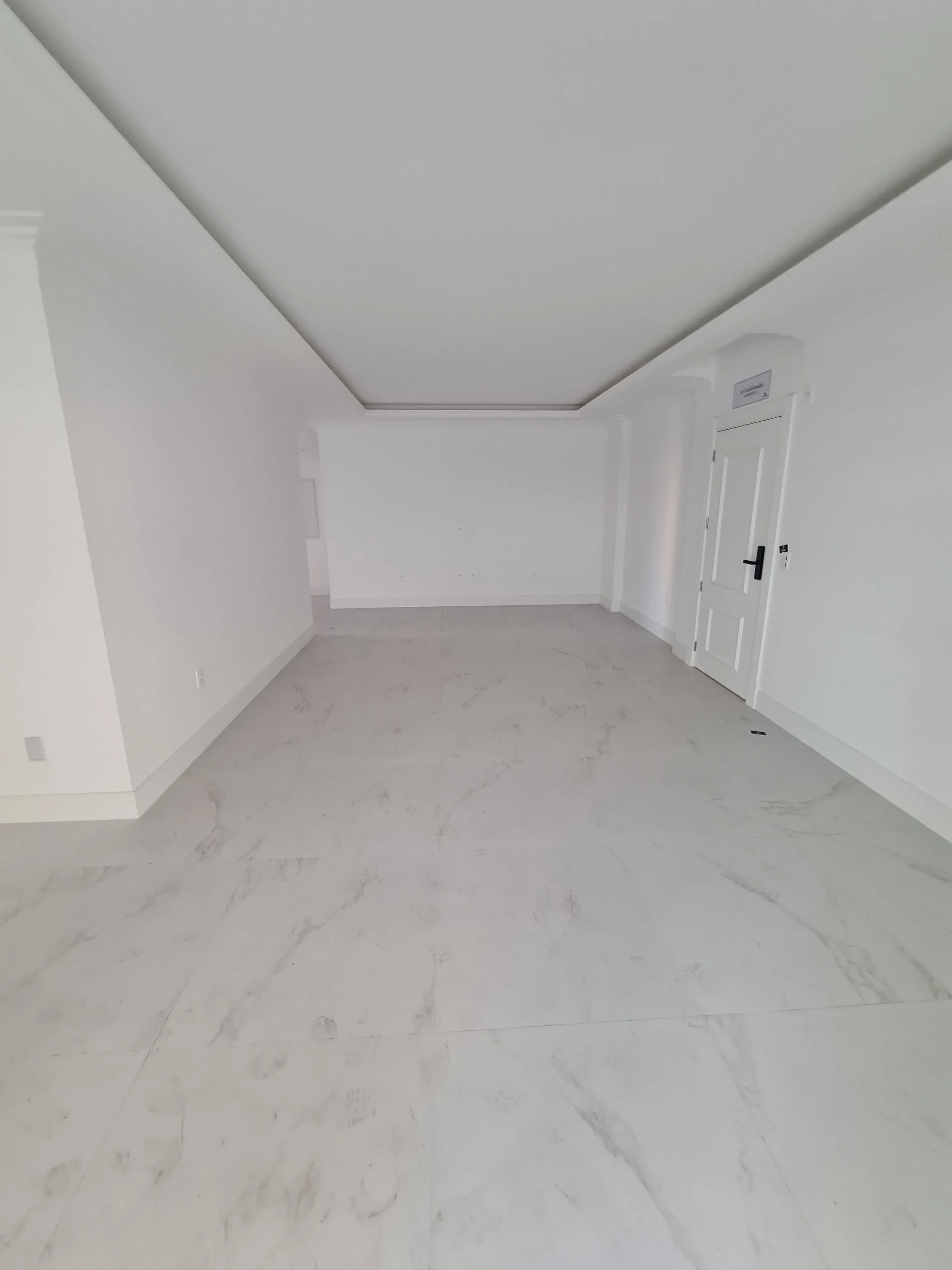 Apartamento com 4 suítes e 3 vagas de Garagem - Meia Praia, Itapema - SC