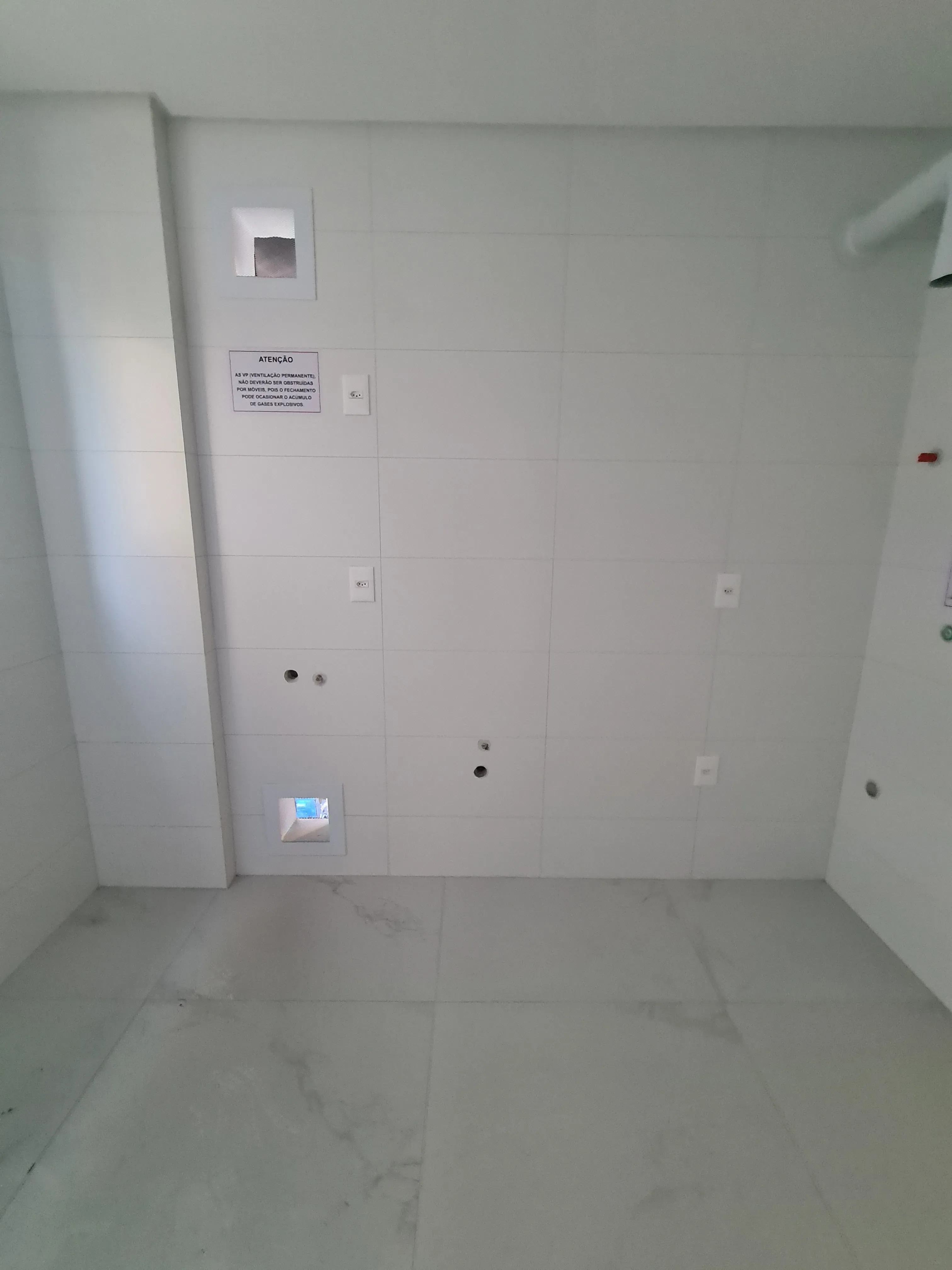 Apartamento com 4 suítes e 3 vagas de Garagem - Meia Praia, Itapema - SC