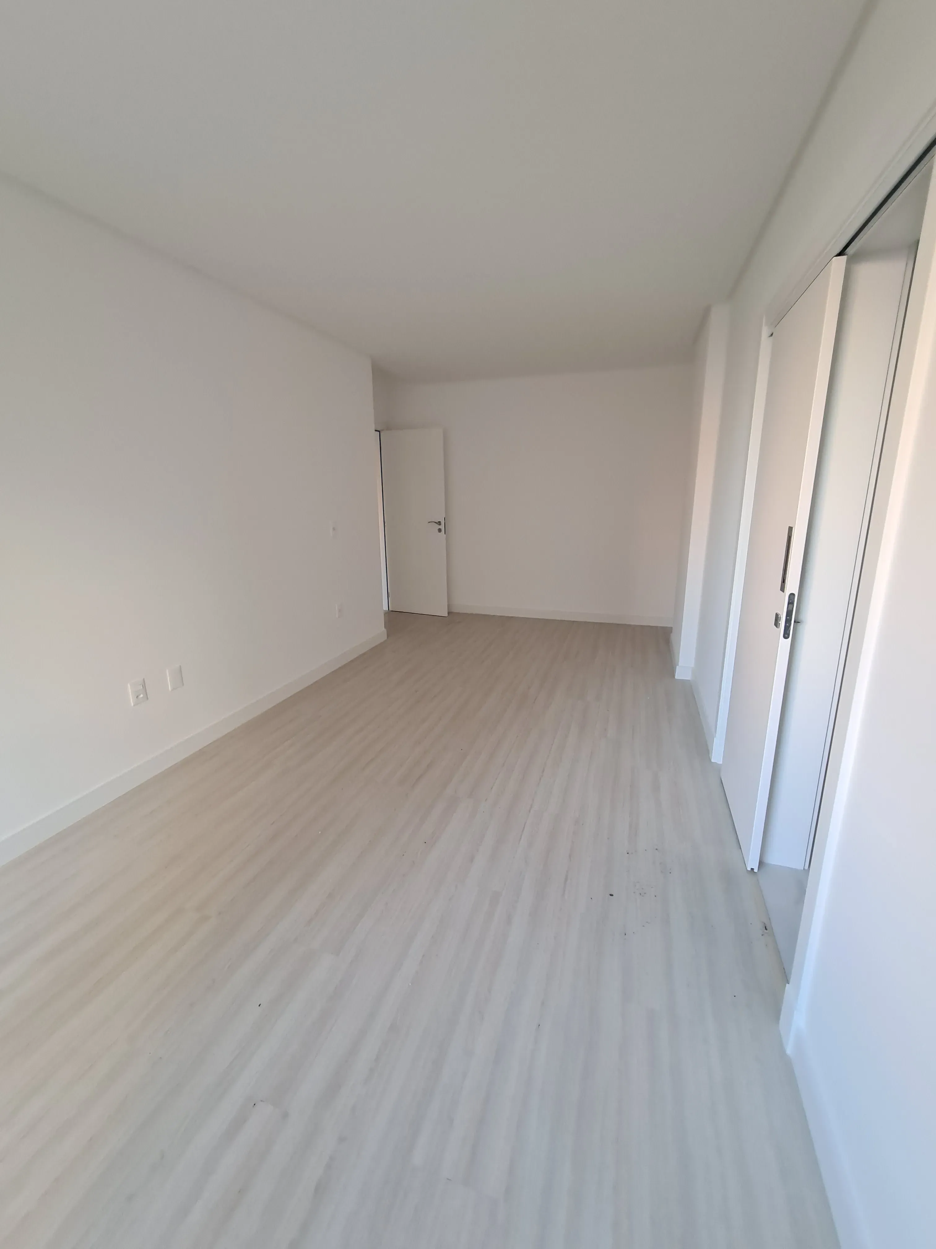 Apartamento com 4 suítes e 3 vagas de Garagem - Meia Praia, Itapema - SC