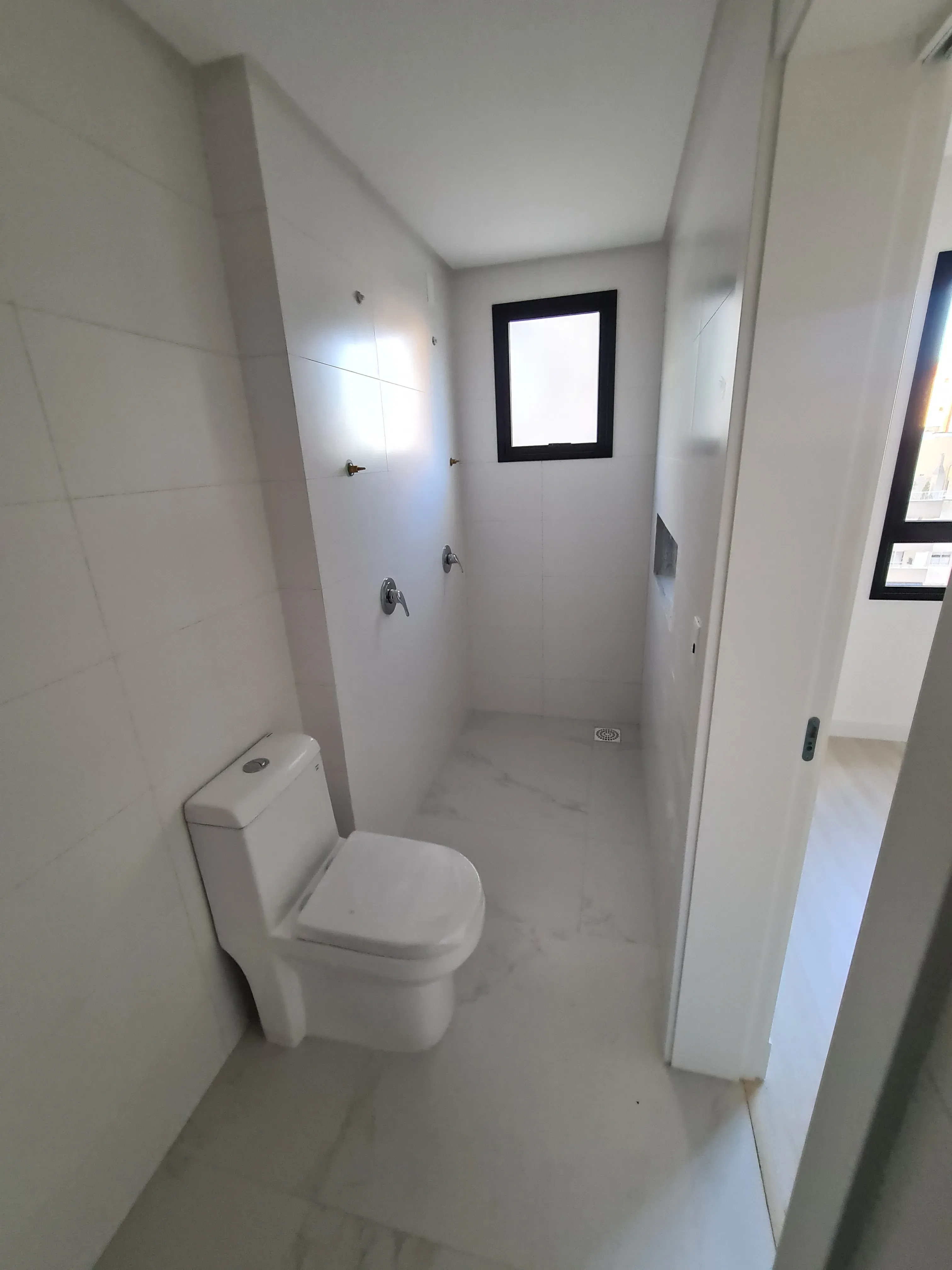 Apartamento com 4 suítes e 3 vagas de Garagem - Meia Praia, Itapema - SC