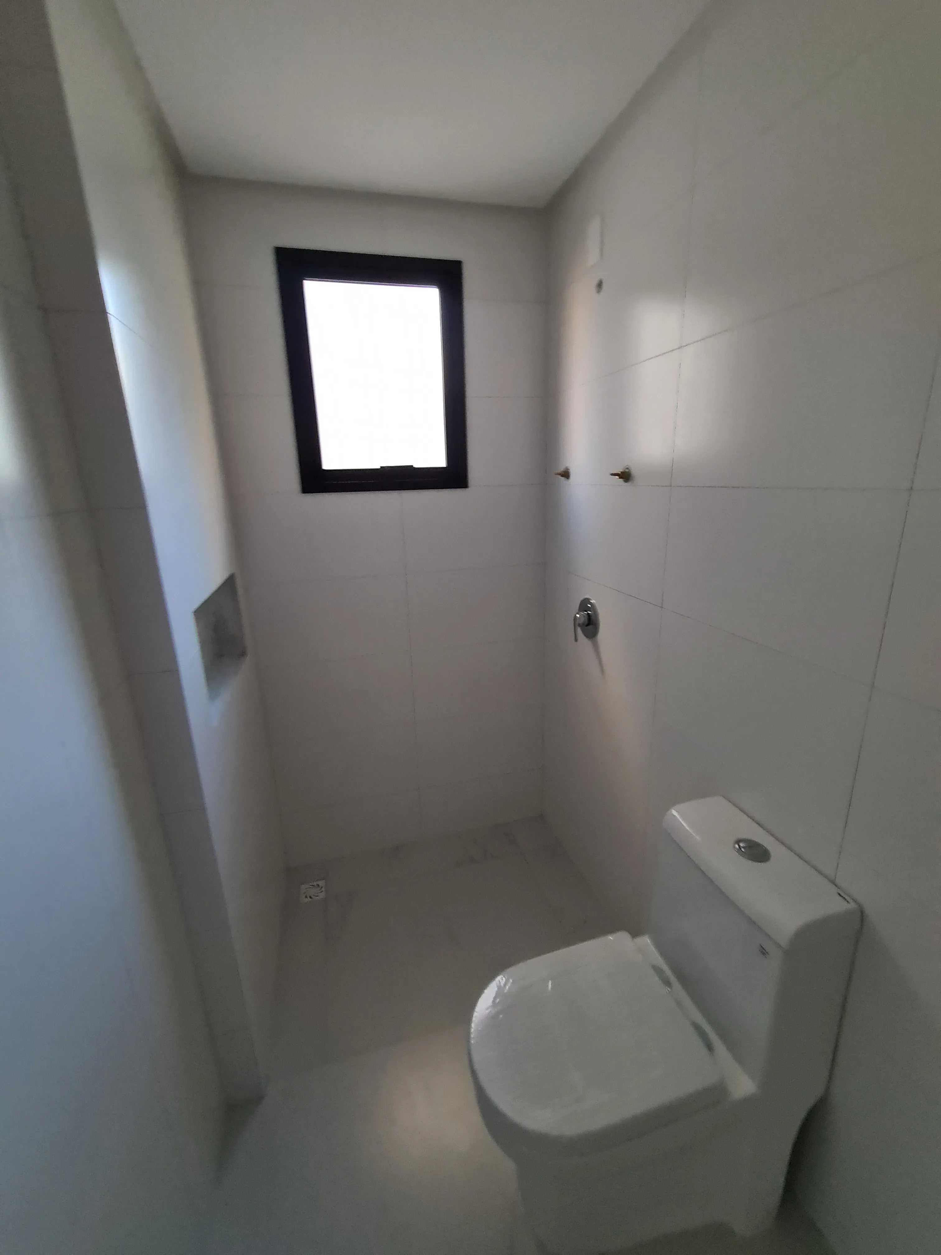 Apartamento com 4 suítes e 3 vagas de Garagem - Meia Praia, Itapema - SC