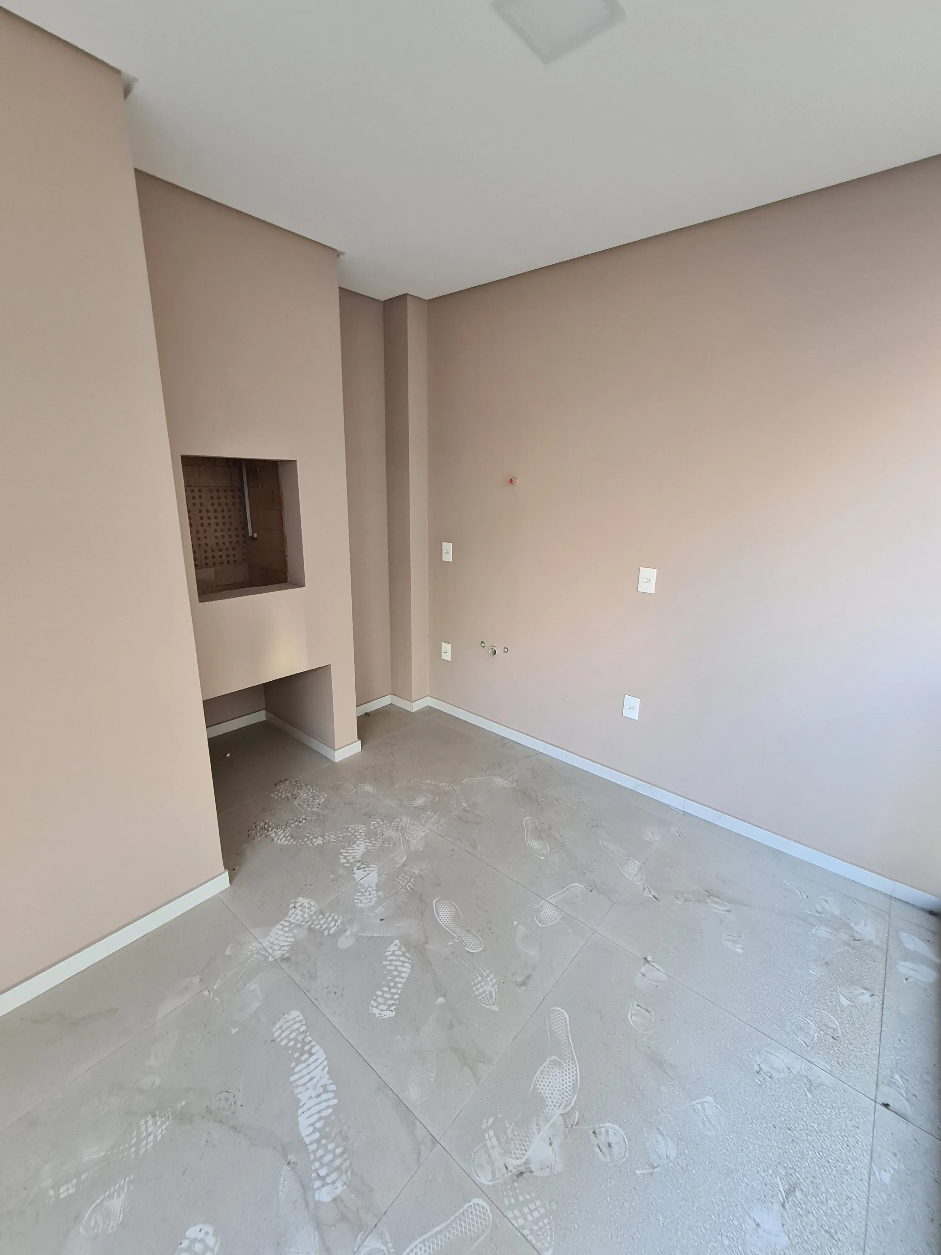 Apartamento com 4 suítes e 3 vagas de Garagem - Meia Praia, Itapema - SC