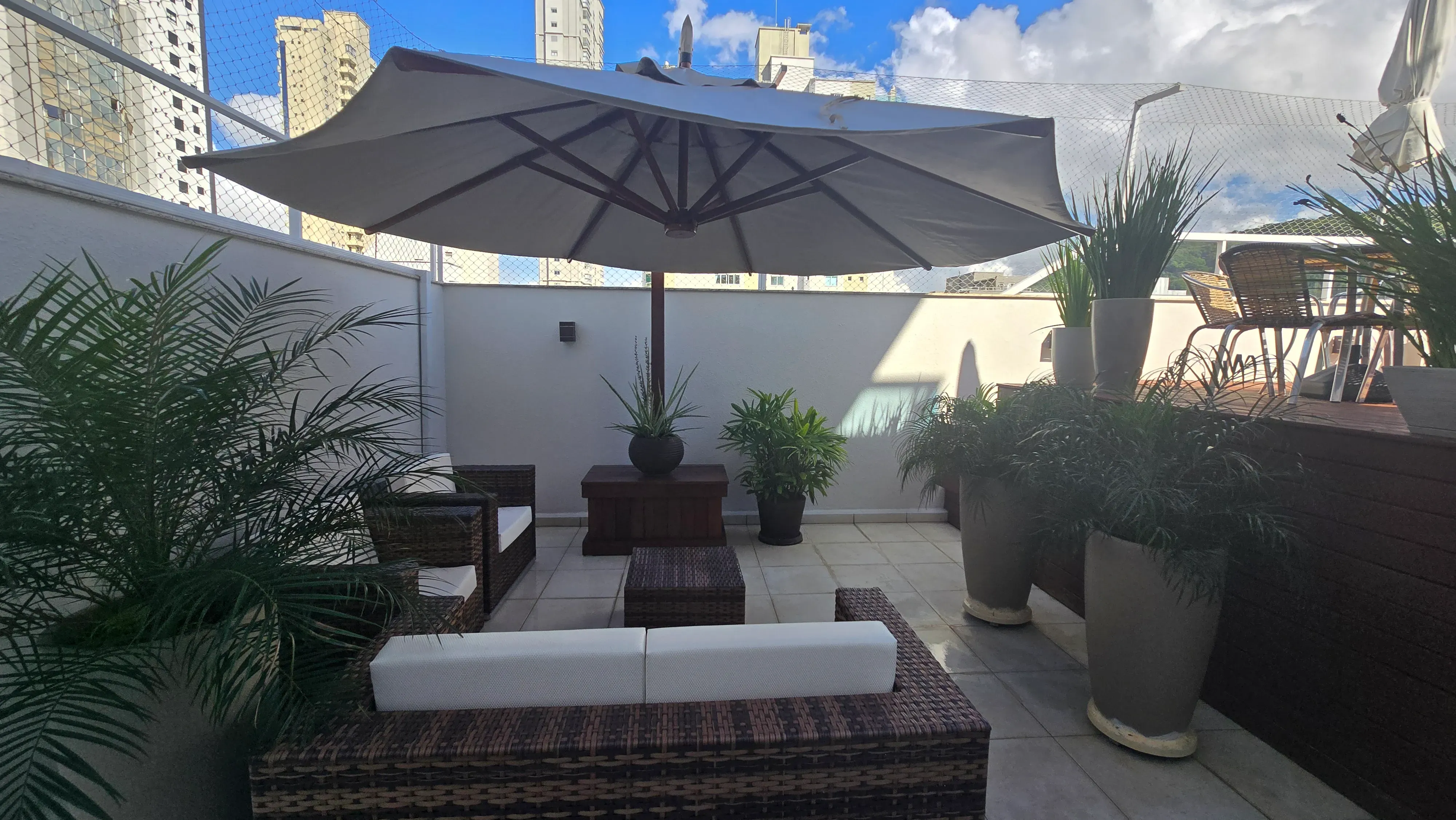 Apartamento garden 2 dormitórios sendo 1 suíte e piscina privativa - Centro de Balneário Camboriú/SC