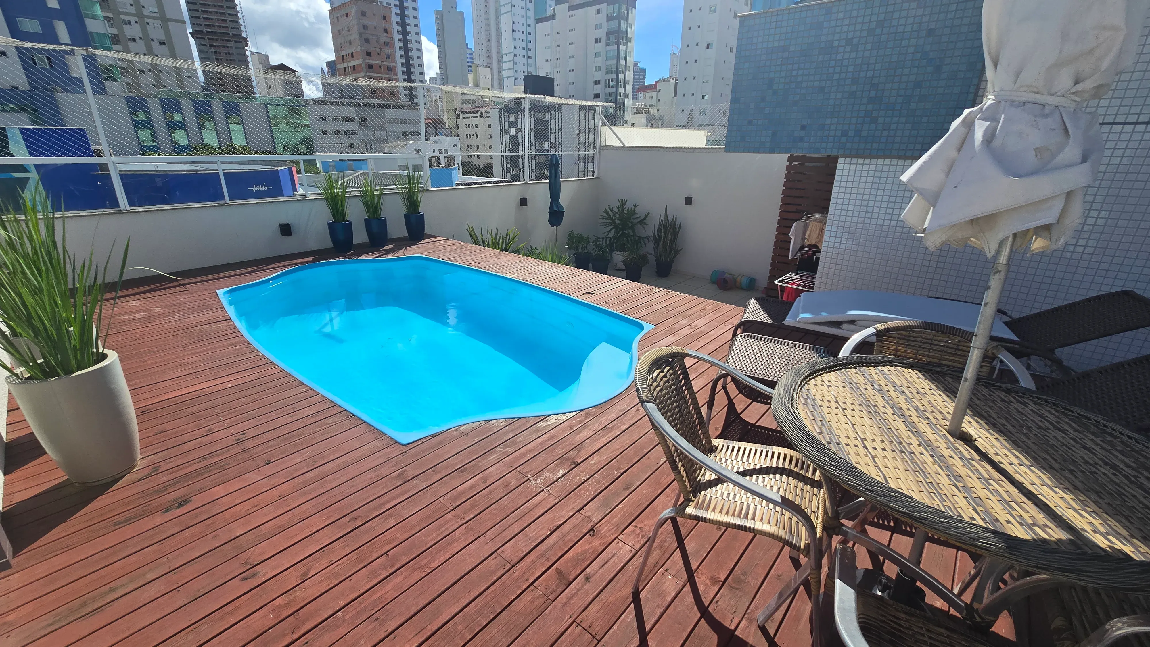 Apartamento garden 2 dormitórios sendo 1 suíte e piscina privativa - Centro de Balneário Camboriú/SC