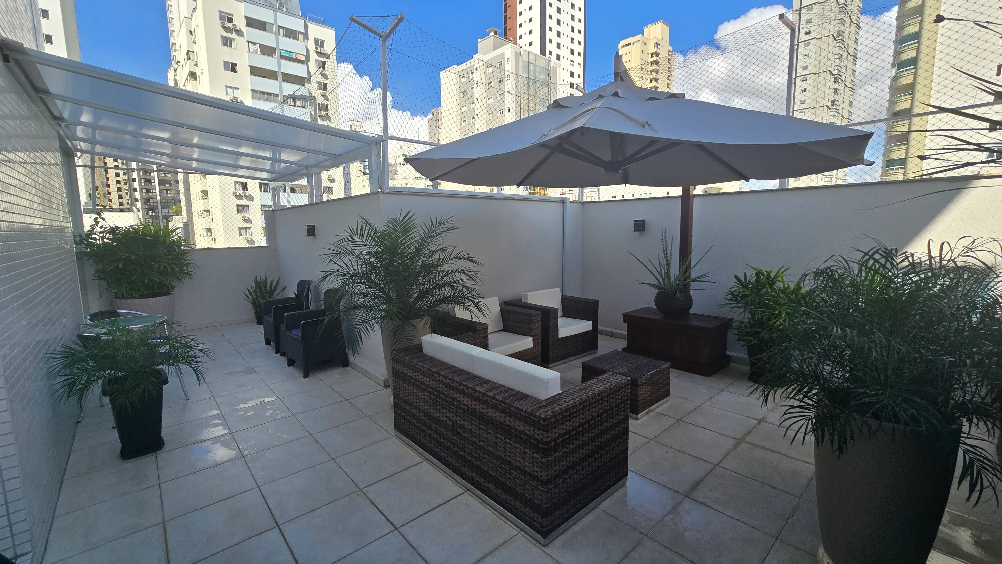 Apartamento garden 2 dormitórios sendo 1 suíte e piscina privativa - Centro de Balneário Camboriú/SC