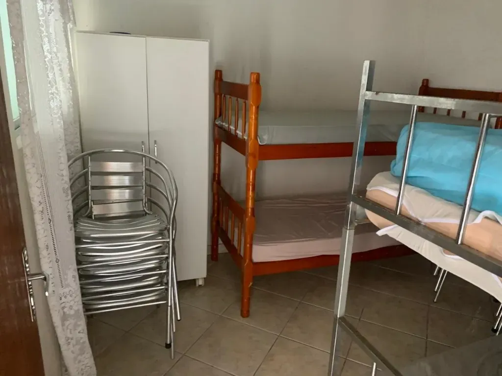 Casa com 4 dormitórios sendo 1 suíte em a 580m do mar em Morretes, Itapema/SC