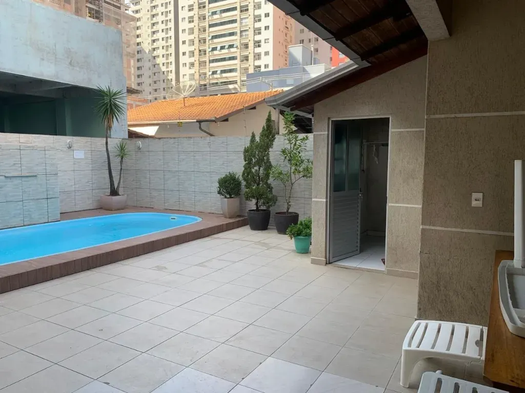 Casa com 4 dormitórios sendo 1 suíte em a 580m do mar em Morretes, Itapema/SC